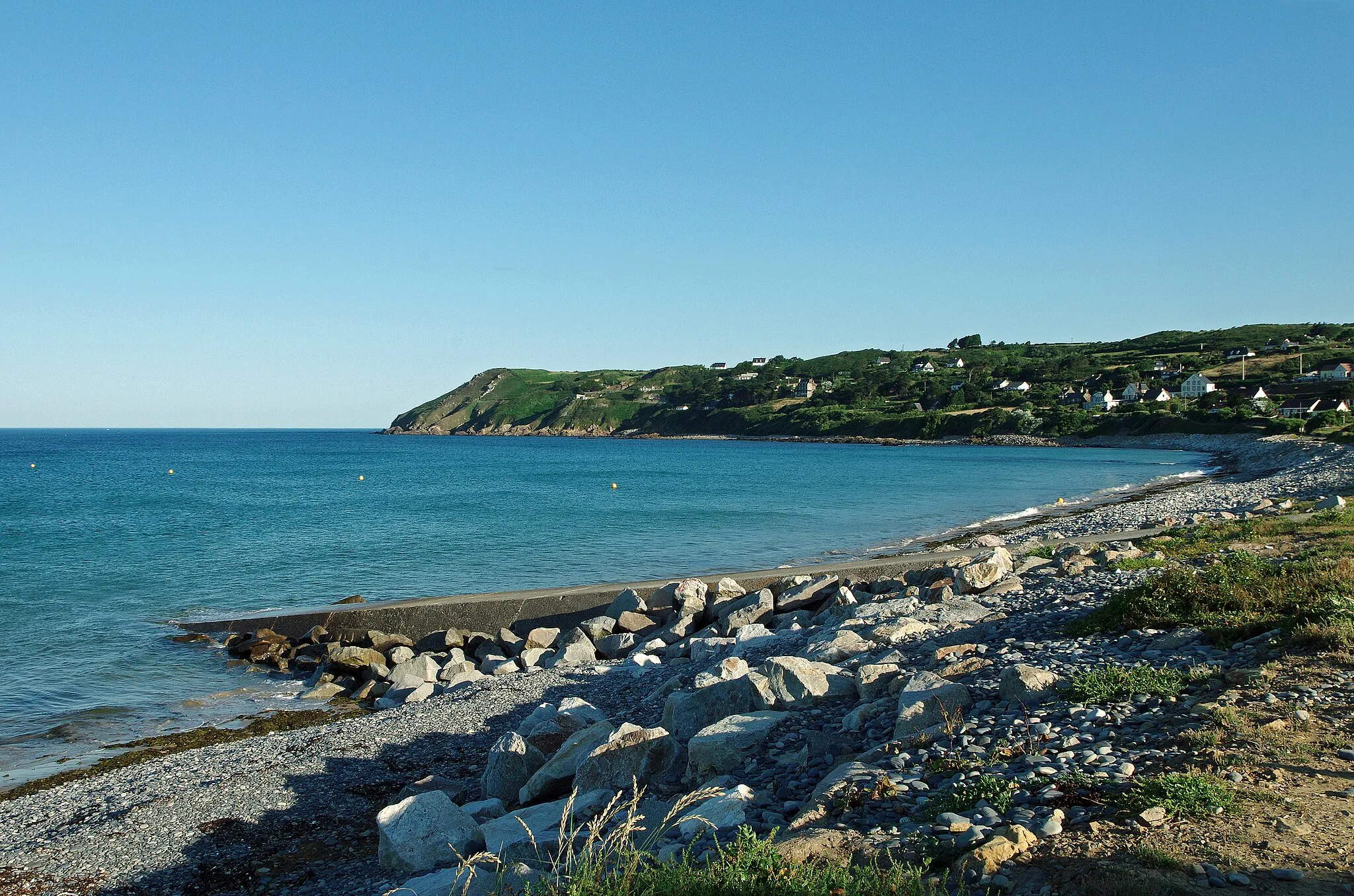 Photo showing: Les Pieux (Manche)

Le cap granitique de Flamanville vu depuis la plage de Sciotot.