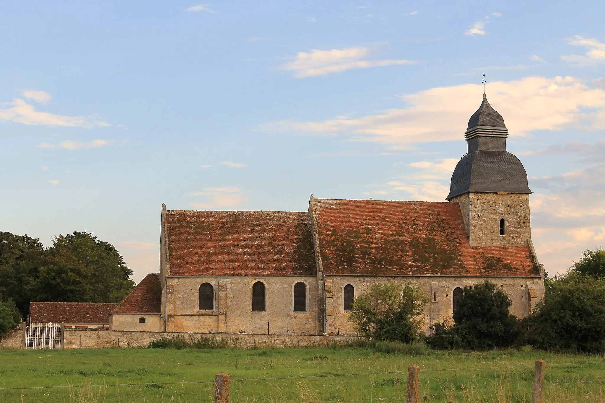 Photo showing: Église Saint-Pierre d'Écajeul à Le Mesnil-Mauger (Calvados)