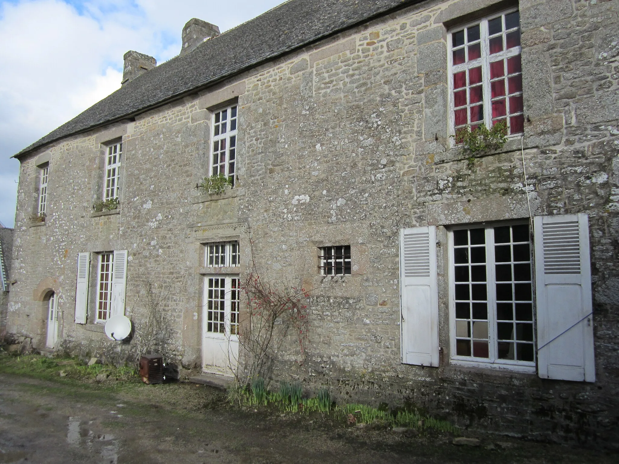 Photo showing: This building is indexed in the base Mérimée, a database of architectural heritage maintained by the French Ministry of Culture, under the reference PA00110657 .