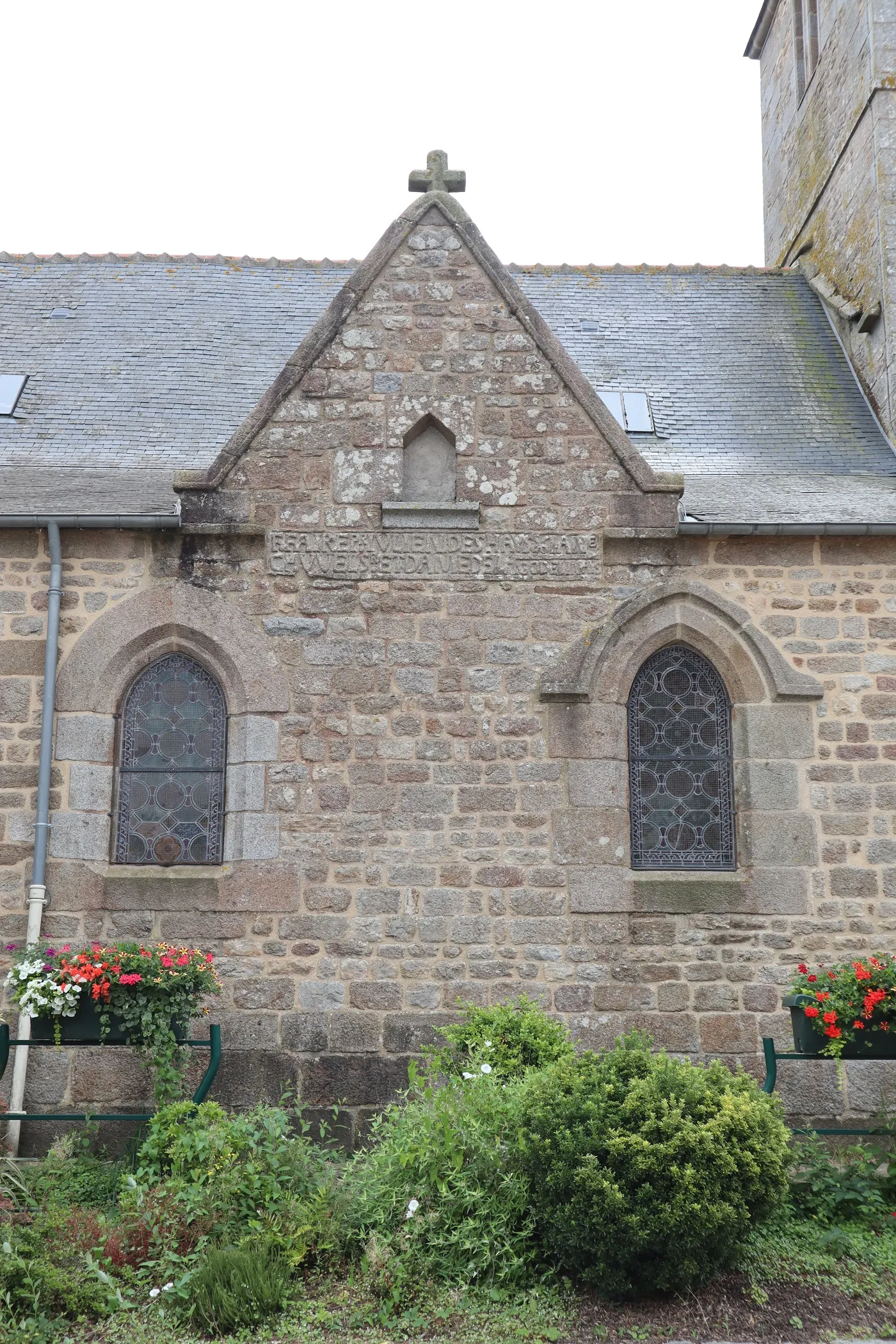 Photo showing: Église Saint-Pierre et Saint-Paul, Le Ferré (35). Flanc nord.