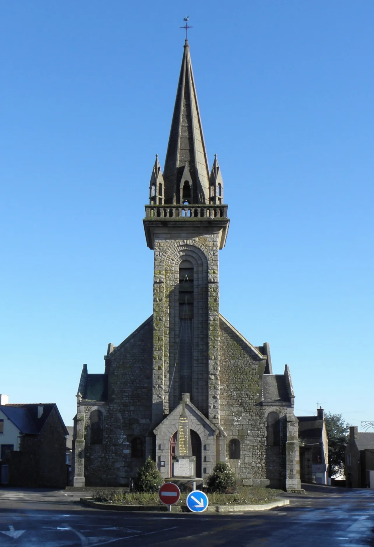 Photo showing: Église Saint-Martin-de-Tours de Roz-sur-Couesnon (35). Façade occidentale.