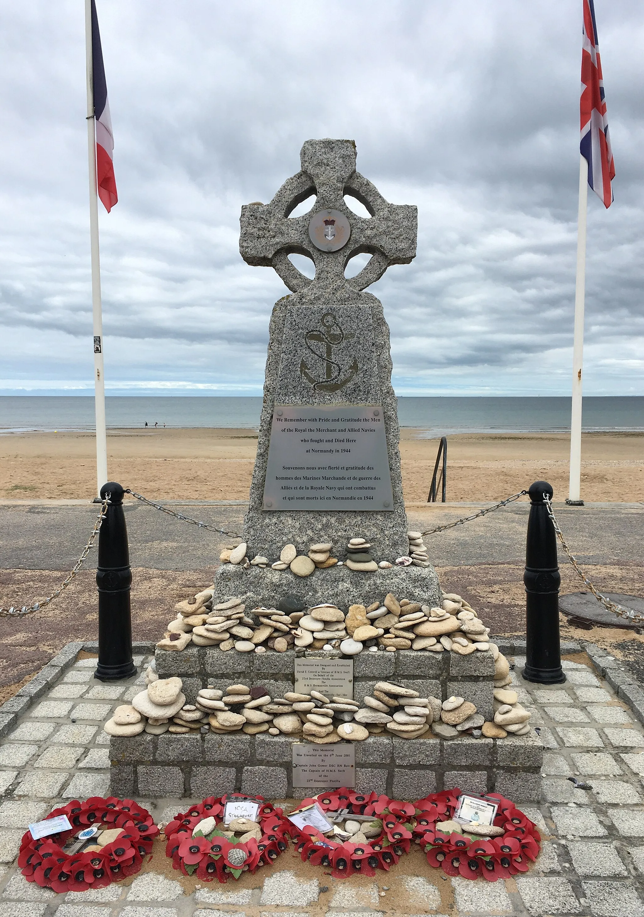 Photo showing: Stone cross memorial remembering members of the naval forces landing on Sword beach in 1944