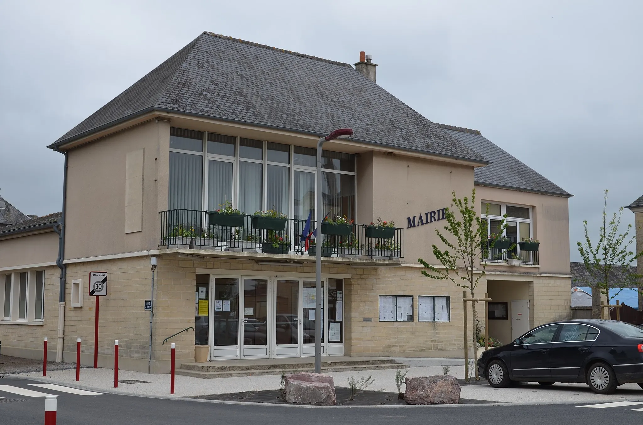 Photo showing: Hôtel de ville de Noyers-Bocage.