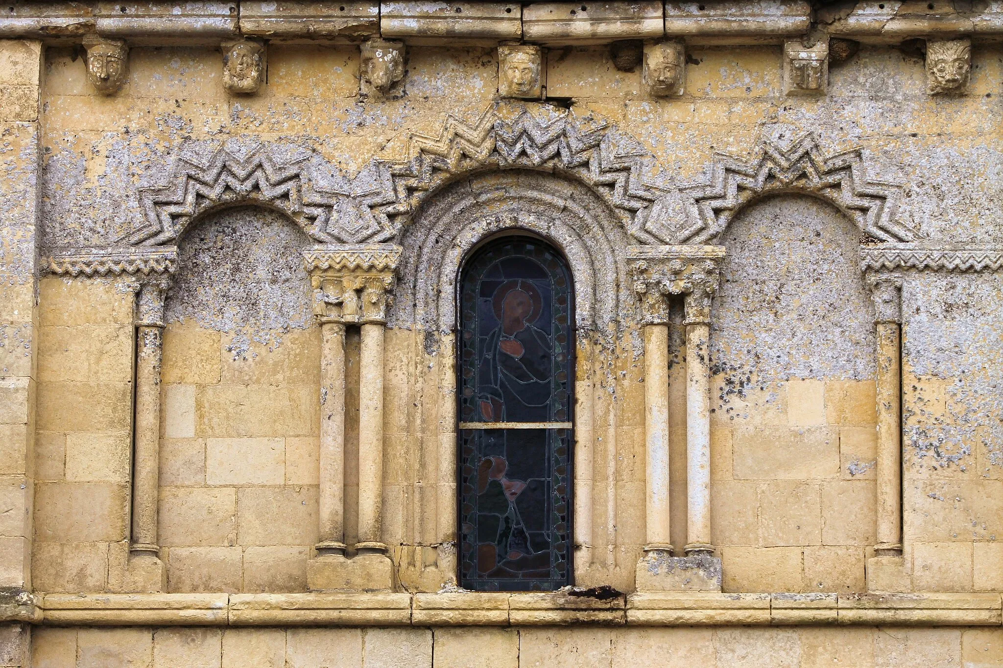 Photo showing: Window of Saint Peter church of Ouézy (France / Normandy)