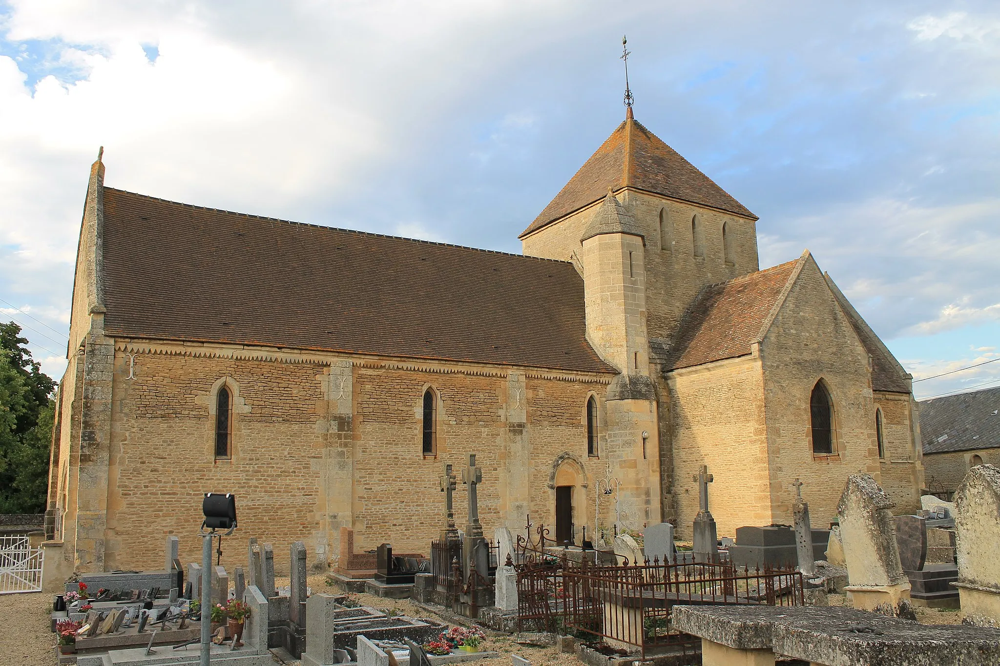 Photo showing: Façade sud de l'église Saint-Gervais de Percy-en-Auge (Calvados)