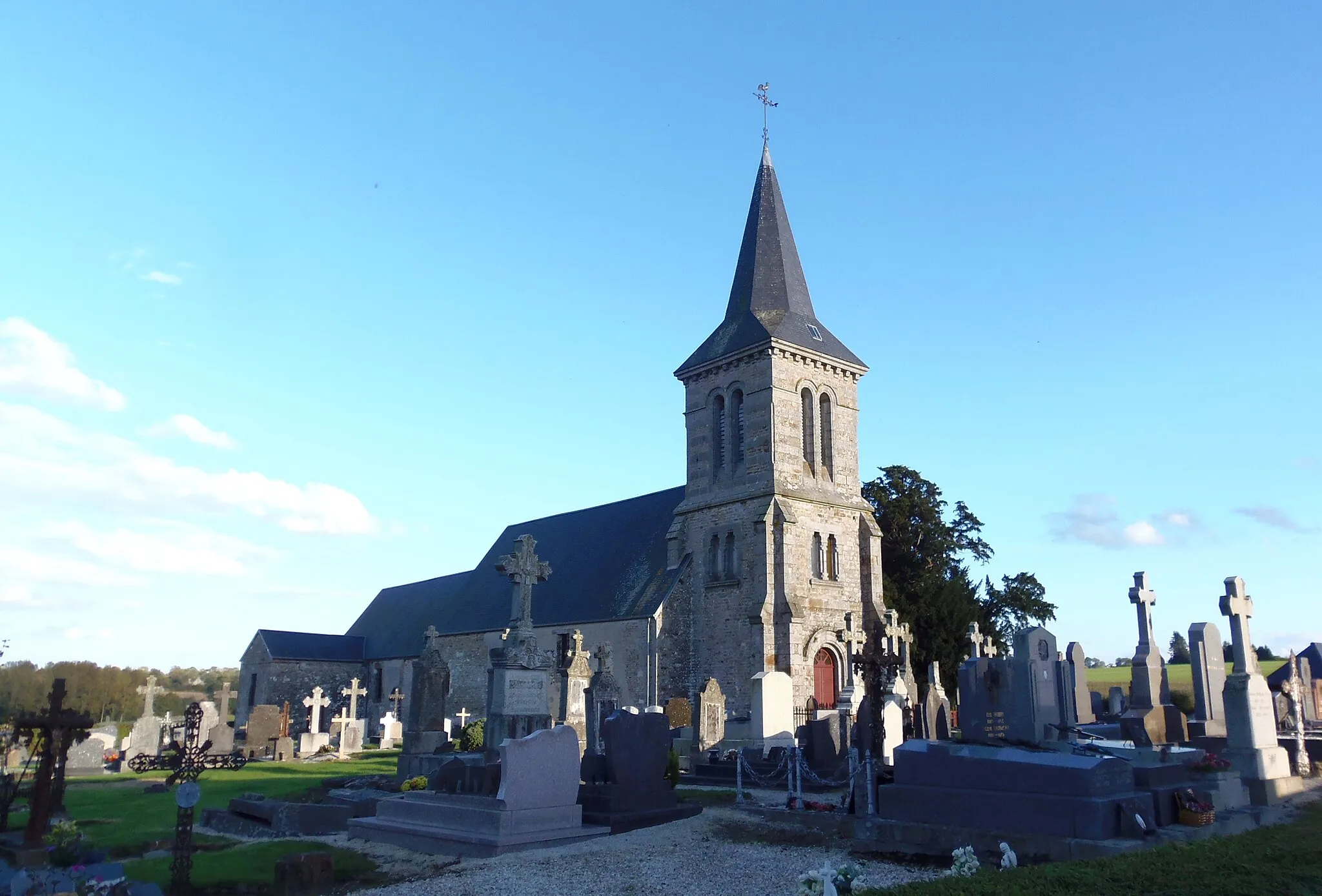 Photo showing: Pierres (Normandie, France). L'église Saint-Pierre.