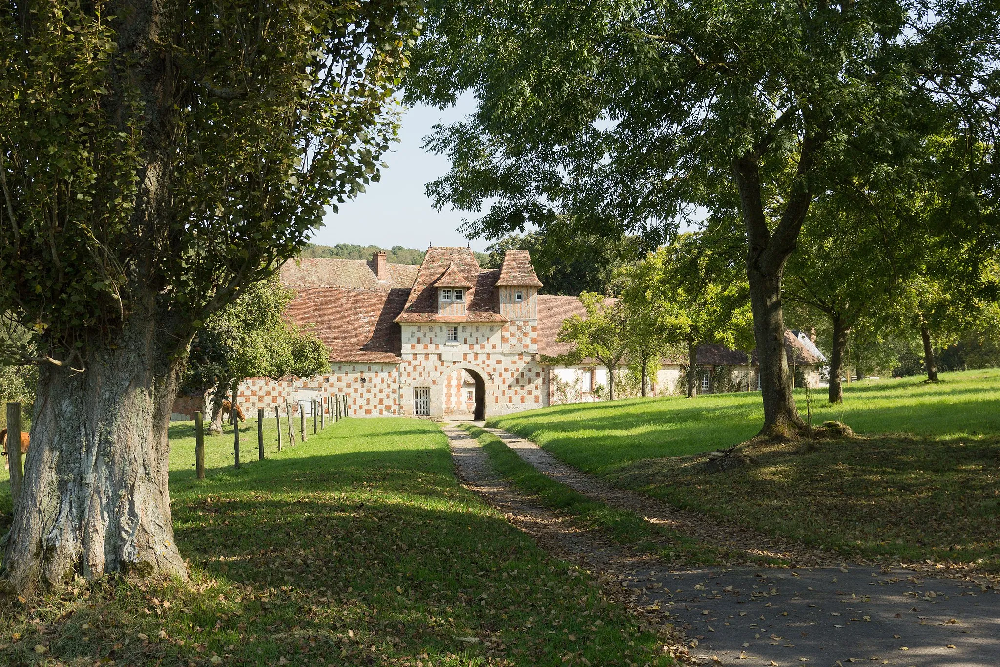 Photo showing: This building is inscrit au titre des monuments historiques de la France. It is indexed in the base Mérimée, a database of architectural heritage maintained by the French Ministry of Culture, under the reference PA00111628 .