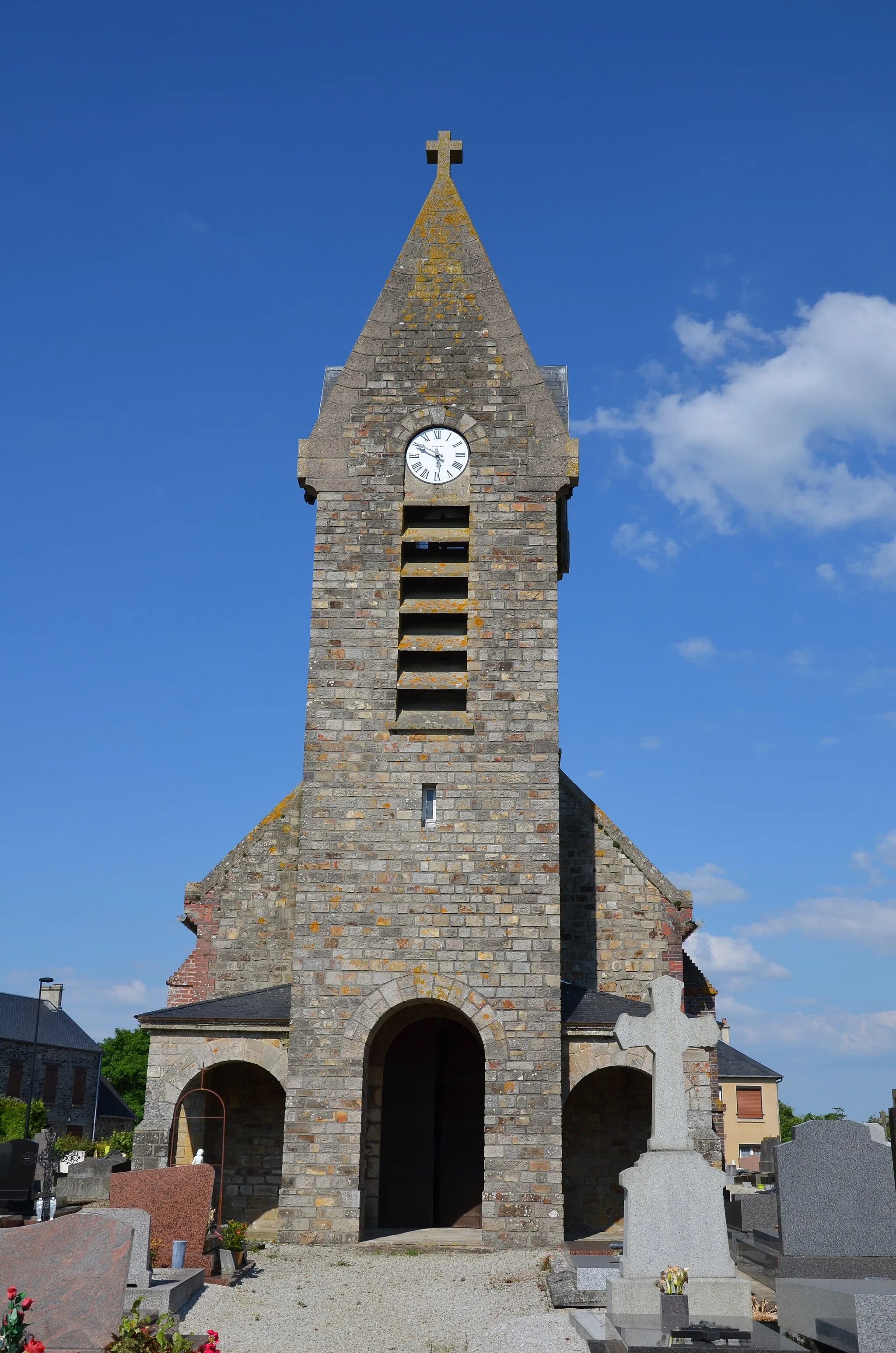 Photo showing: Église Saint-Jean de Saint-Jean-des-Essartiers.