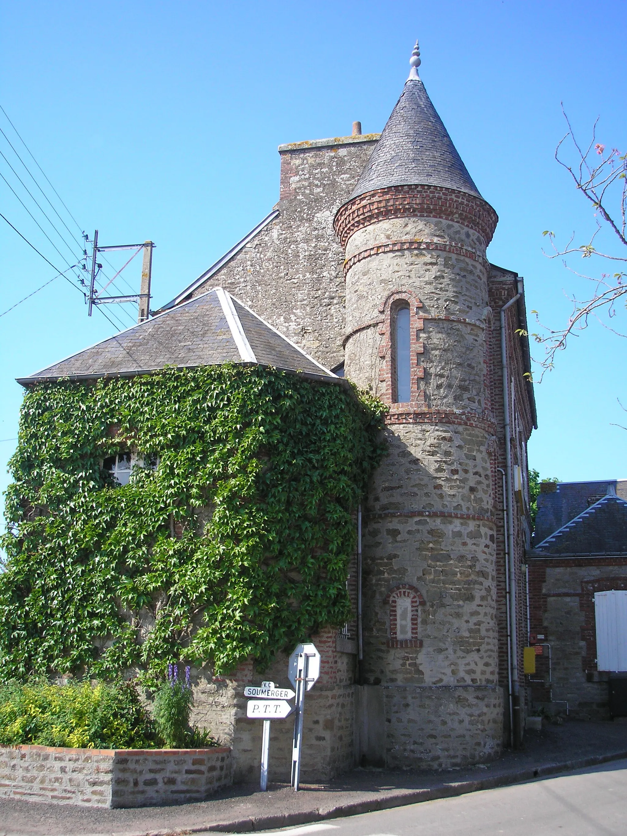 Photo showing: Saint-Jean-le-Blanc (Normandie, France). La poste (ancienne école).