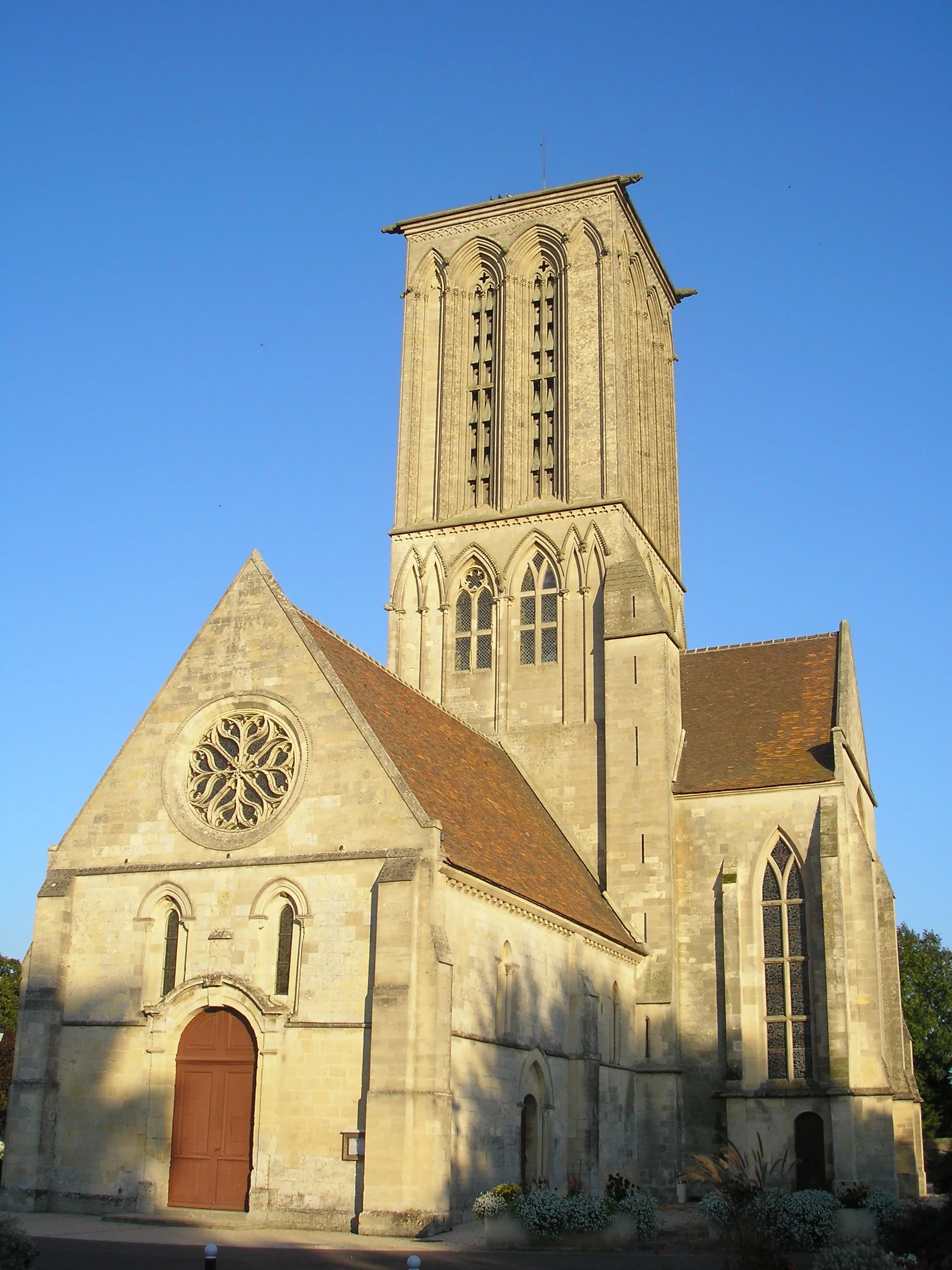 Photo showing: Saint-Manvieu-Norrey (Normandie, France). L'église Notre-Dame-des-Labours de Norrey-en-Bessin.