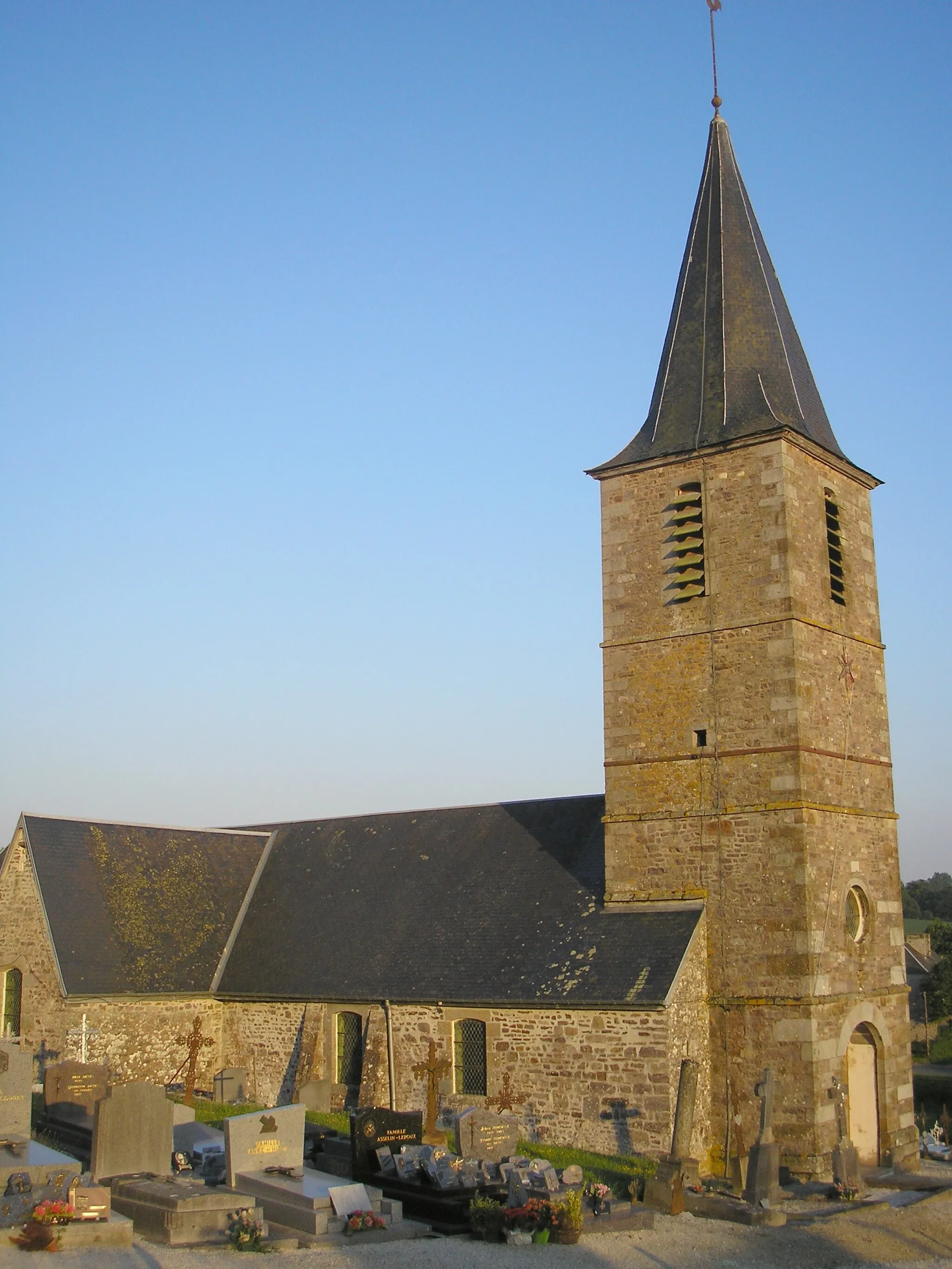 Photo showing: Saint-Martin-Don (Normandie, France). L'église Saint-Martin.