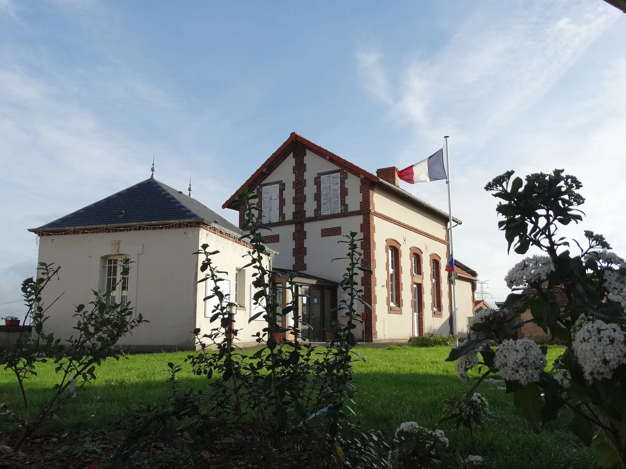 Photo showing: Mairie - St Ouen du Mesnil Oger