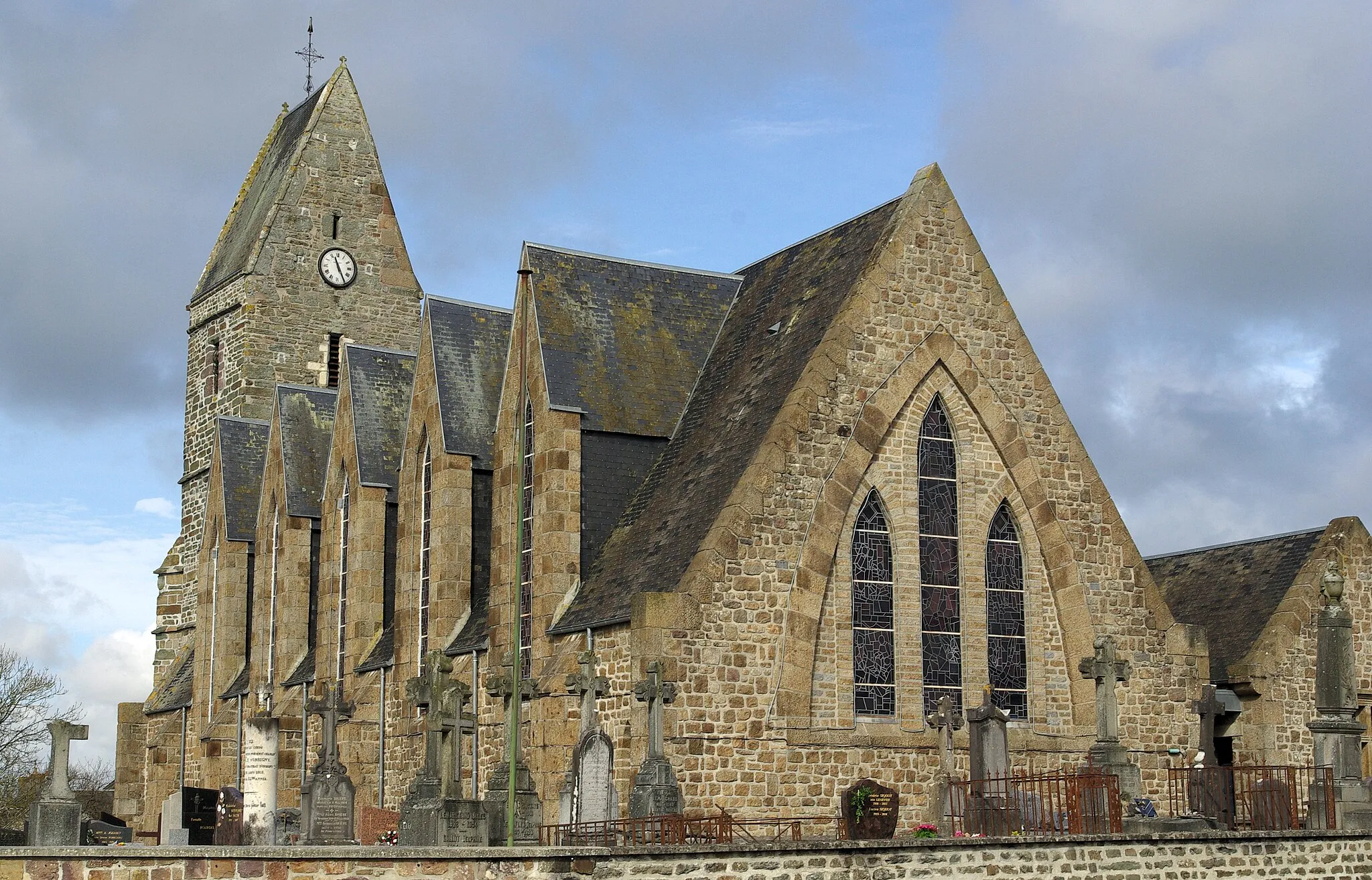 Photo showing: L'église St Pierre.