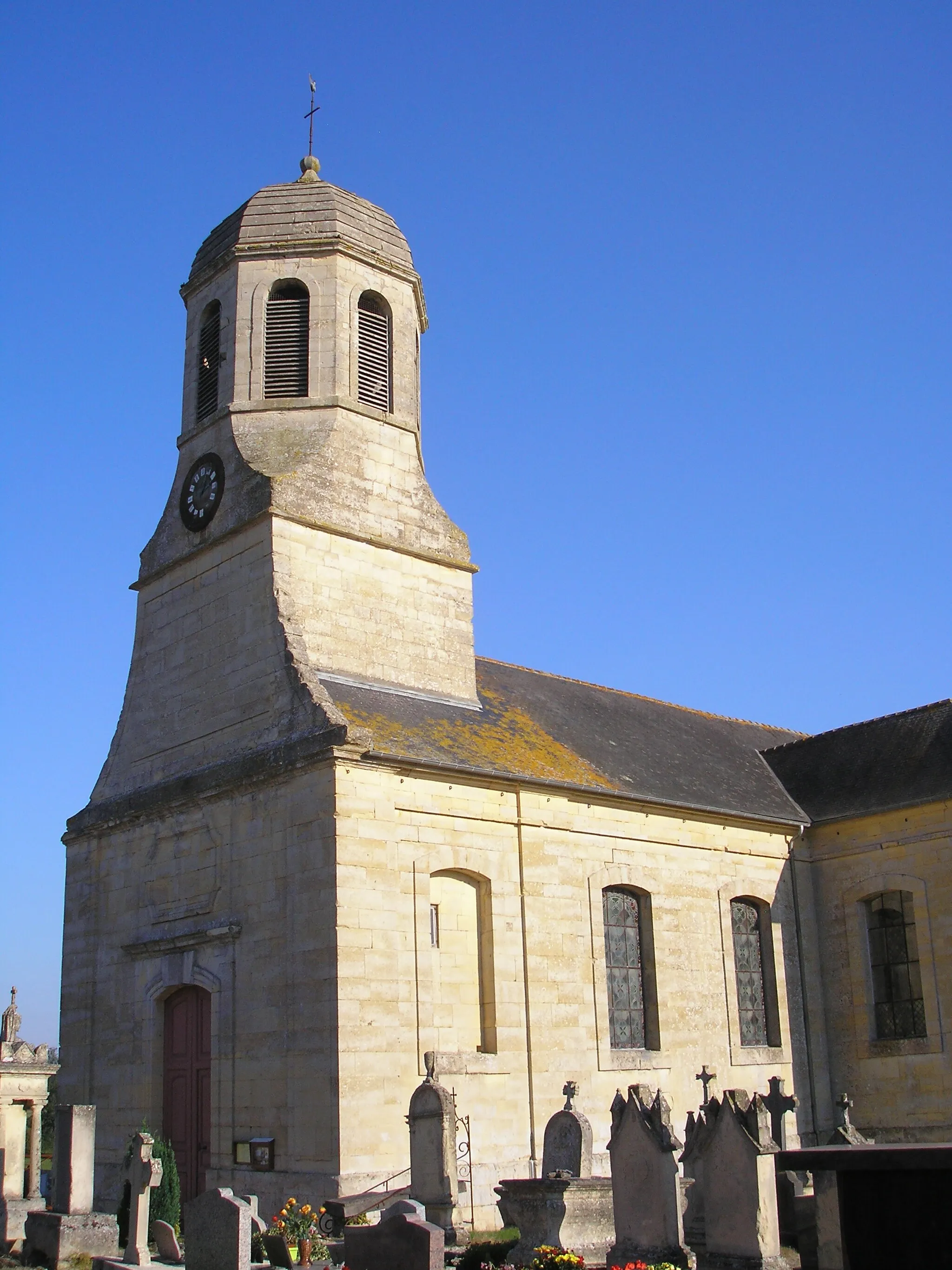 Photo showing: Sainte-Croix-Grand-Tonne (Normandie, France). L'église Sainte-Croix.