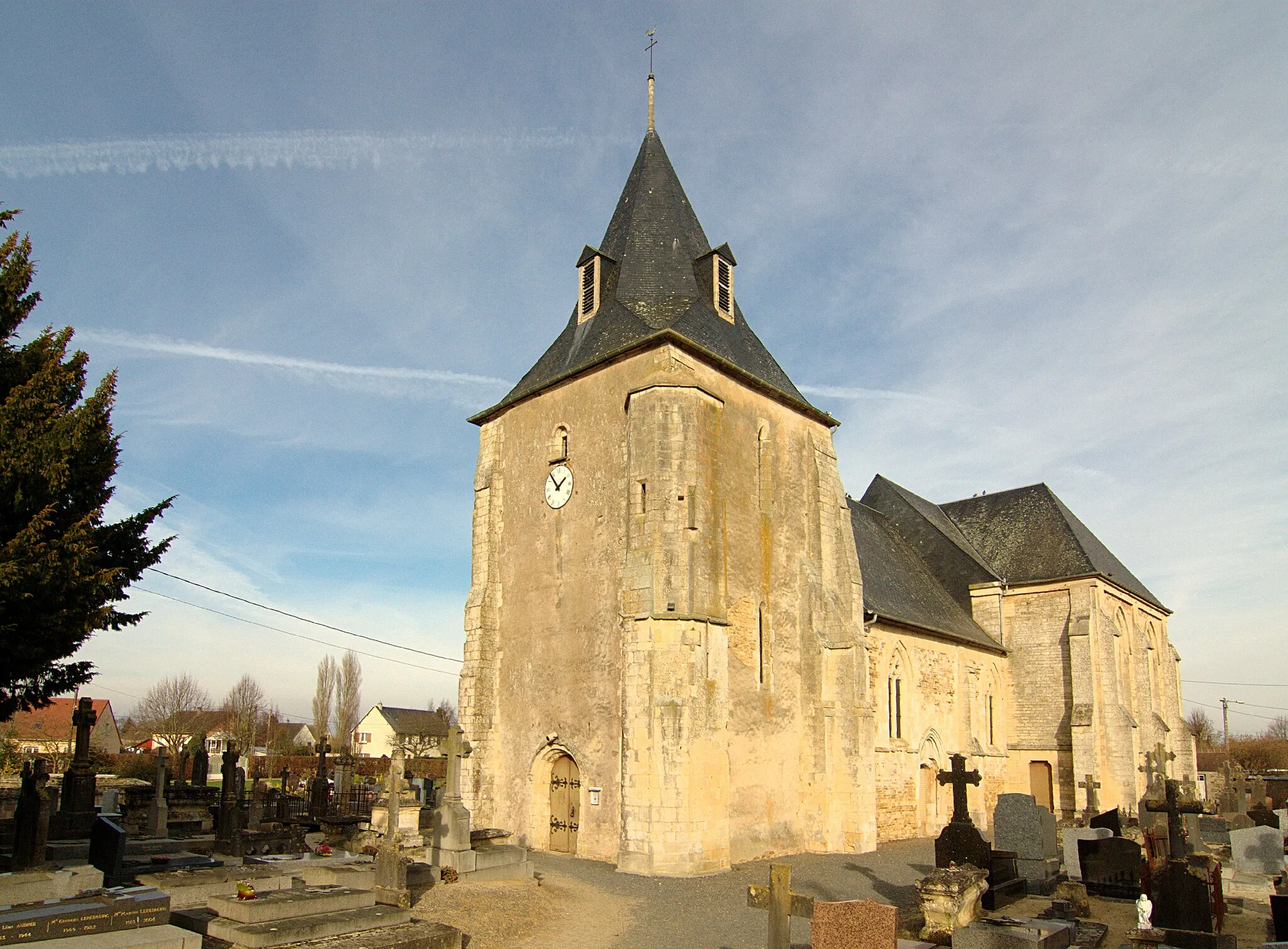 Photo showing: In Sainte-Honorine-du-Fay, the church.
