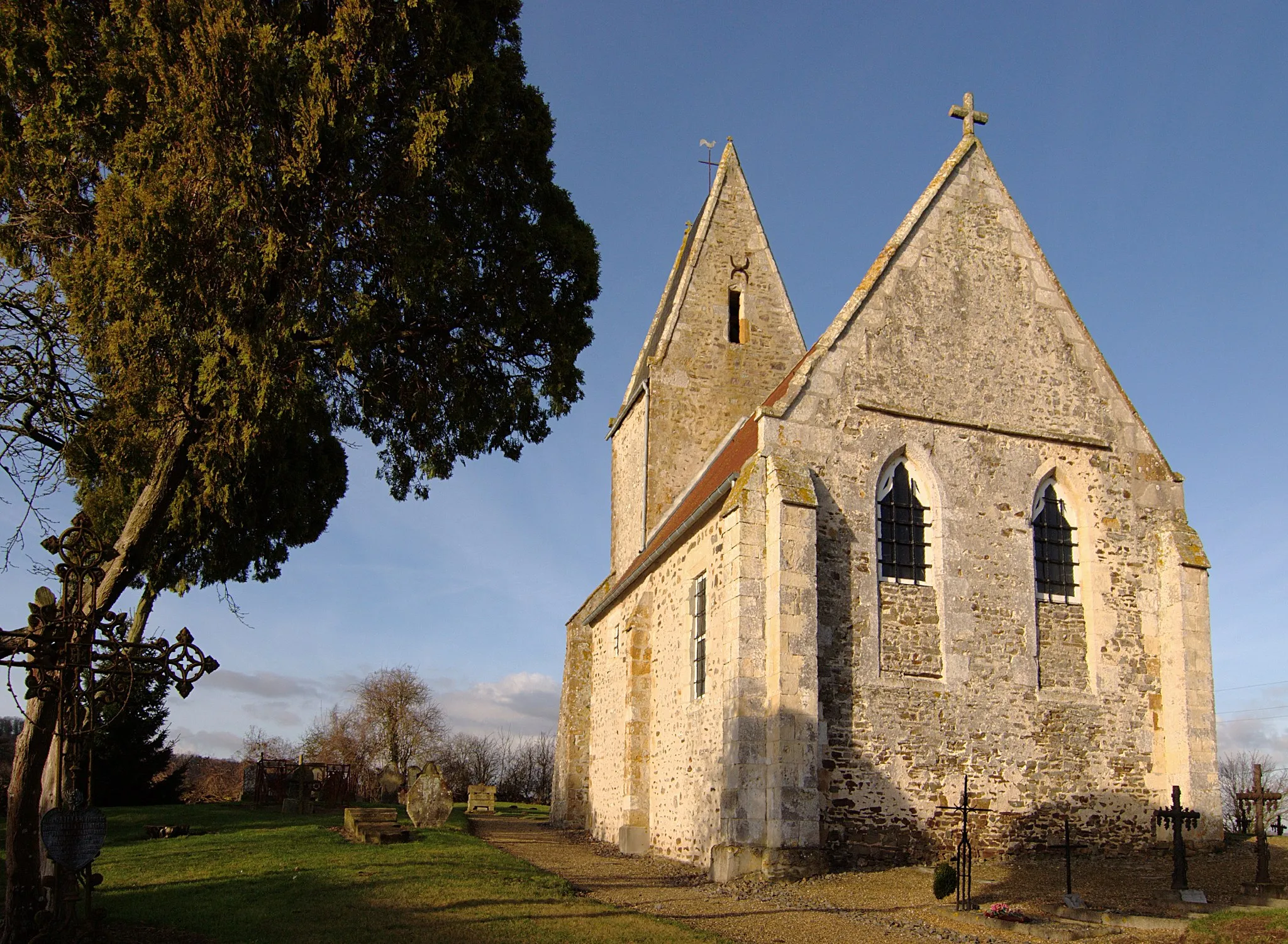 Photo showing: église Saint-Bénin, ancienne église paroissiale du village du même nom réuni à Thury-Harcourt en 1858 ; ancienne dépendance de l'abbaye de Barbery.
