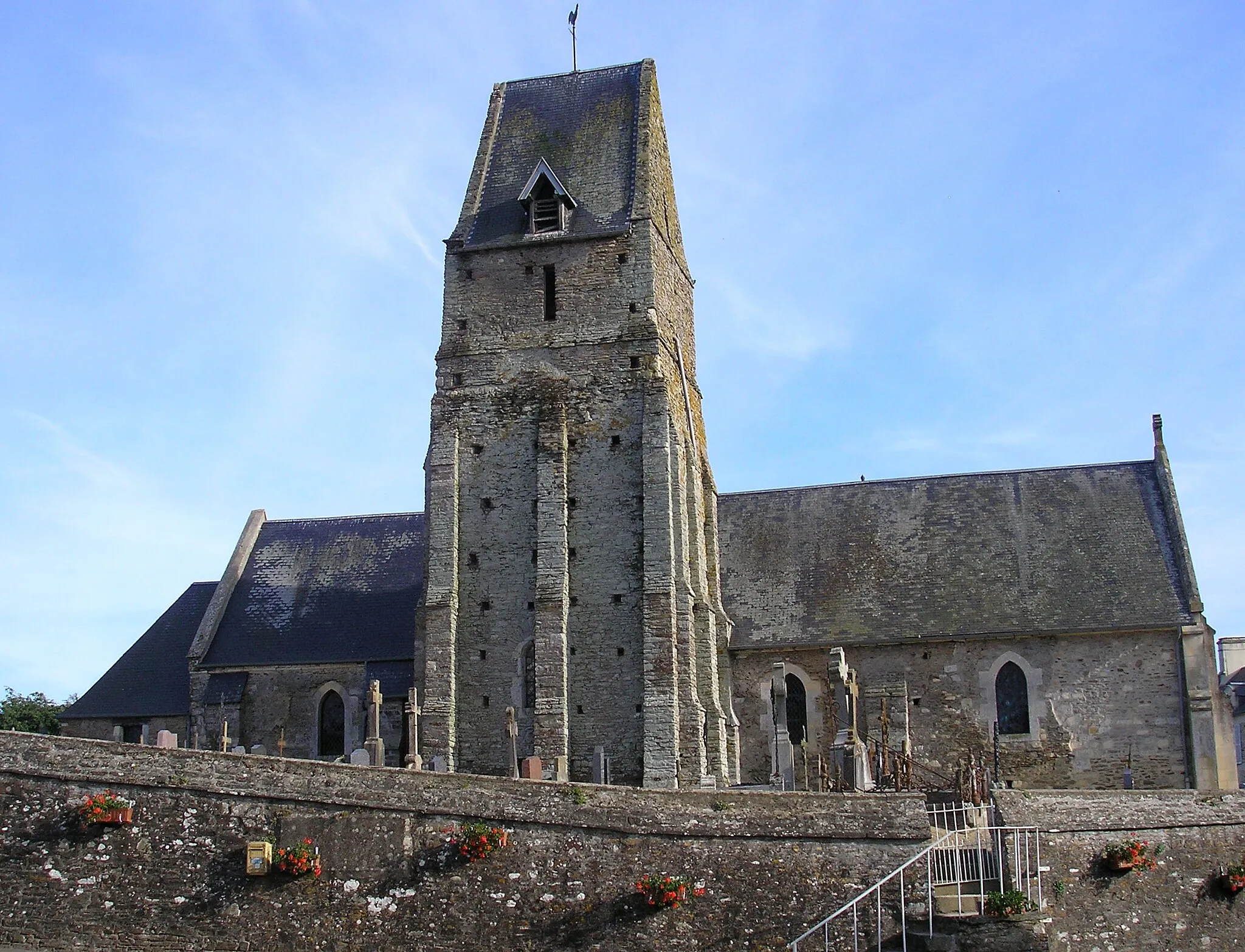 Photo showing: Tracy-Bocage (Normandie, France). L'église Saint-Raven-et-Saint-Rasiphe.