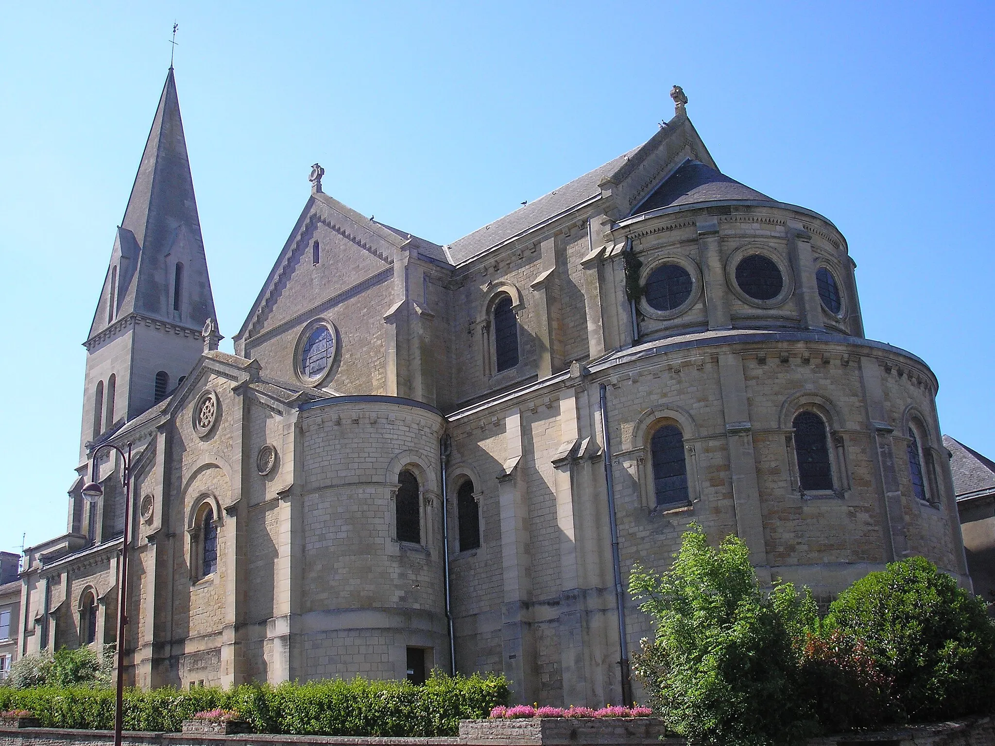 Photo showing: Troarn (Normandie, France). L'église Sainte-Croix.