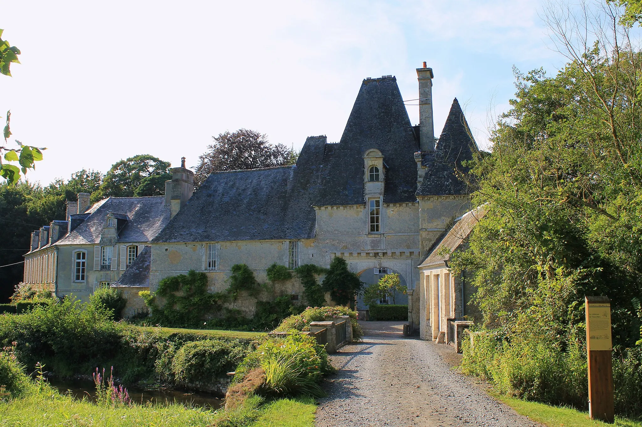 Photo showing: Château de la Rivière au bord la Drôme à Vaucelles (Calvados)