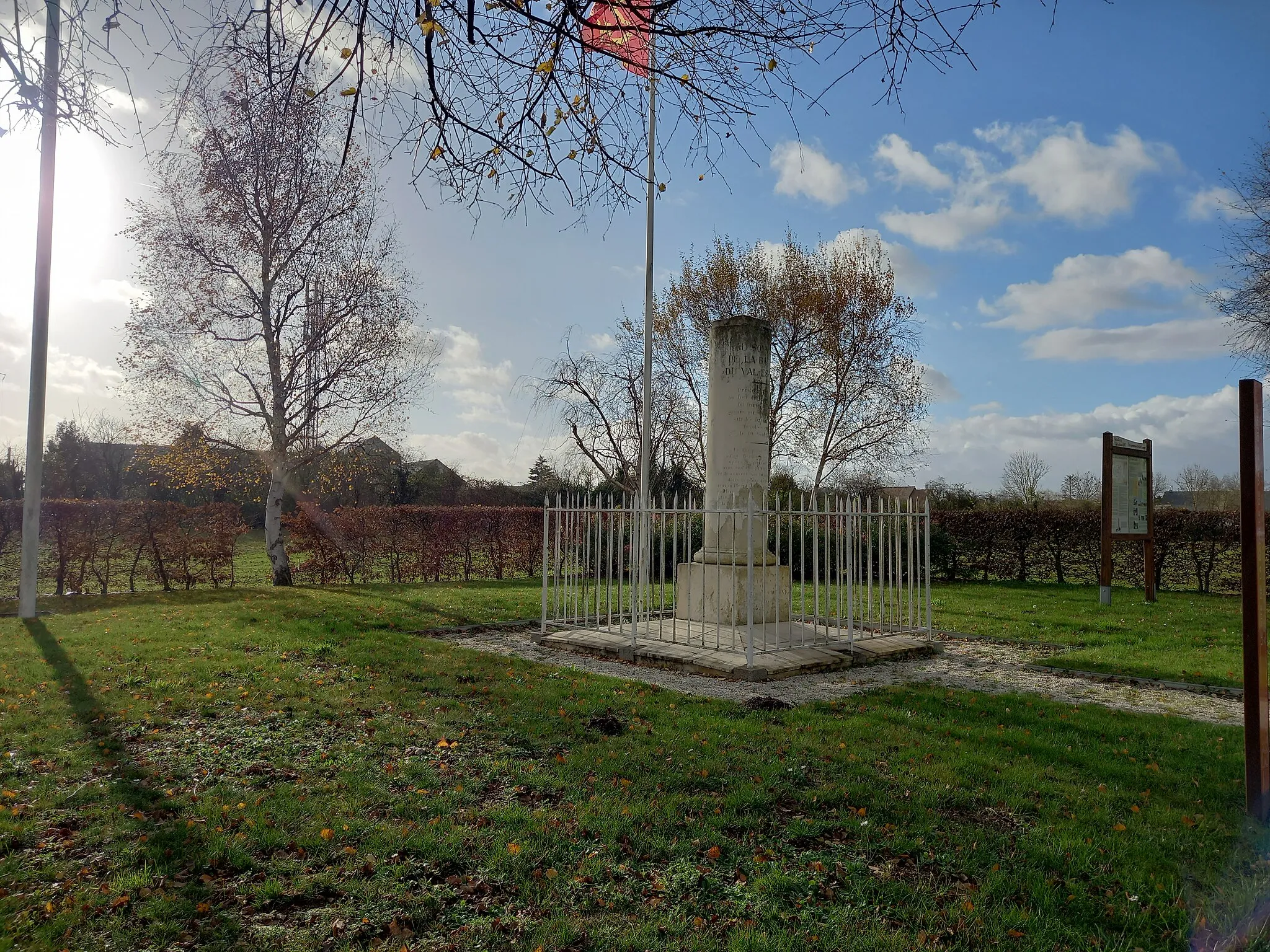 Photo showing: colonne commemorative