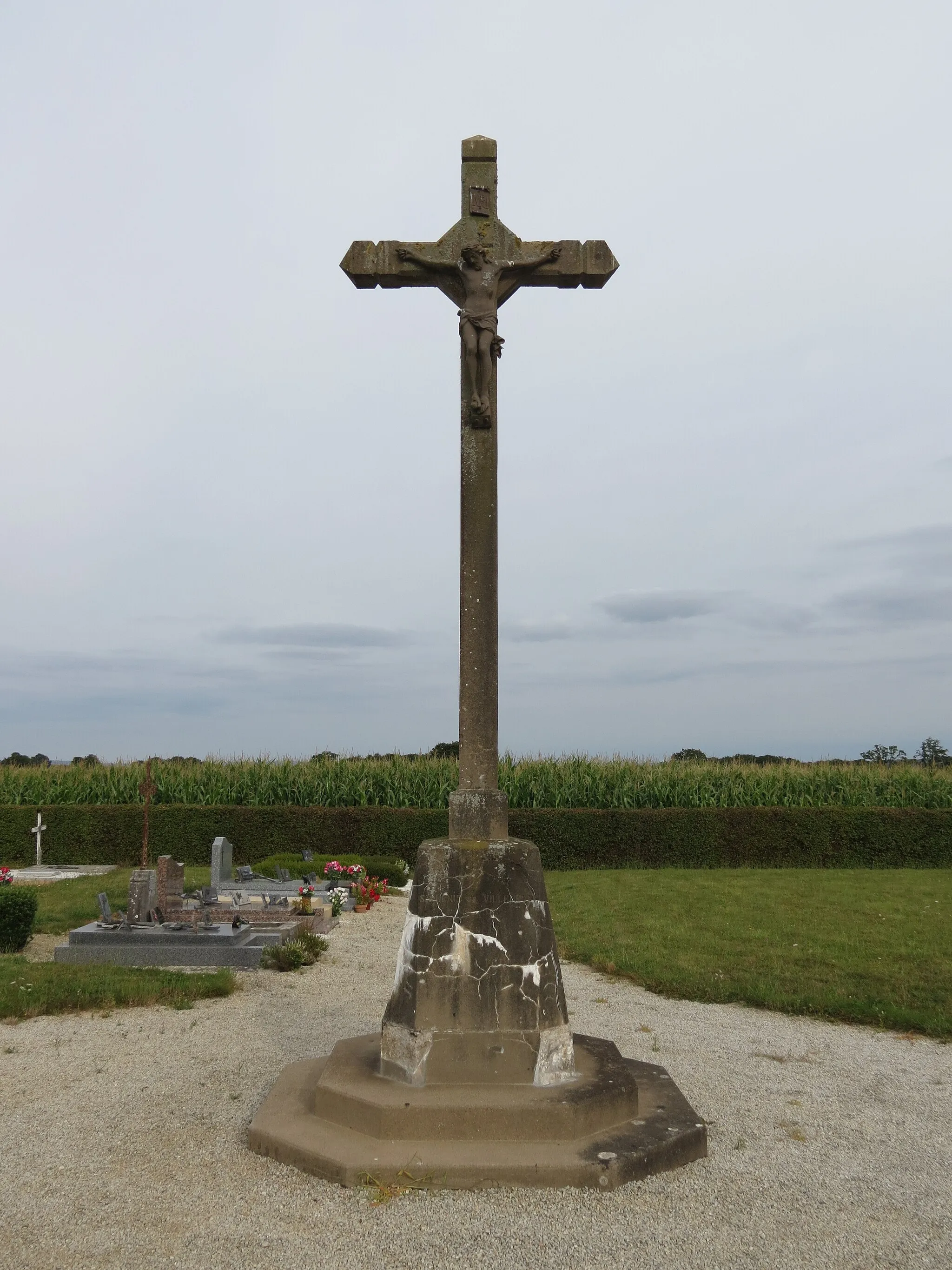 Photo showing: Calvaire dans le cimetière.