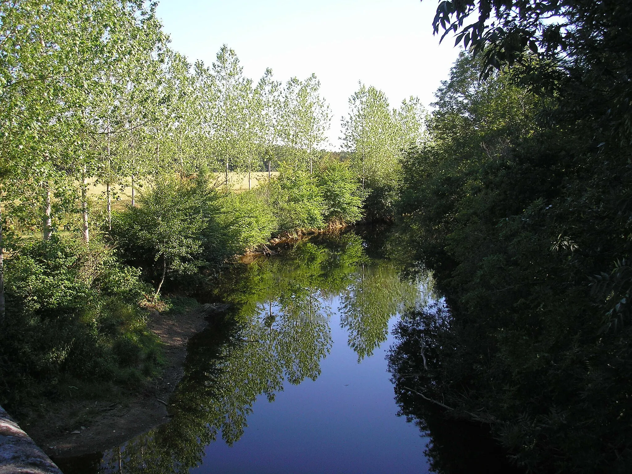 Photo showing: La Mayenne entre Thubœuf (Pays de la Loire, France), à gauche, et Haleine (Normandie, France), à droite.