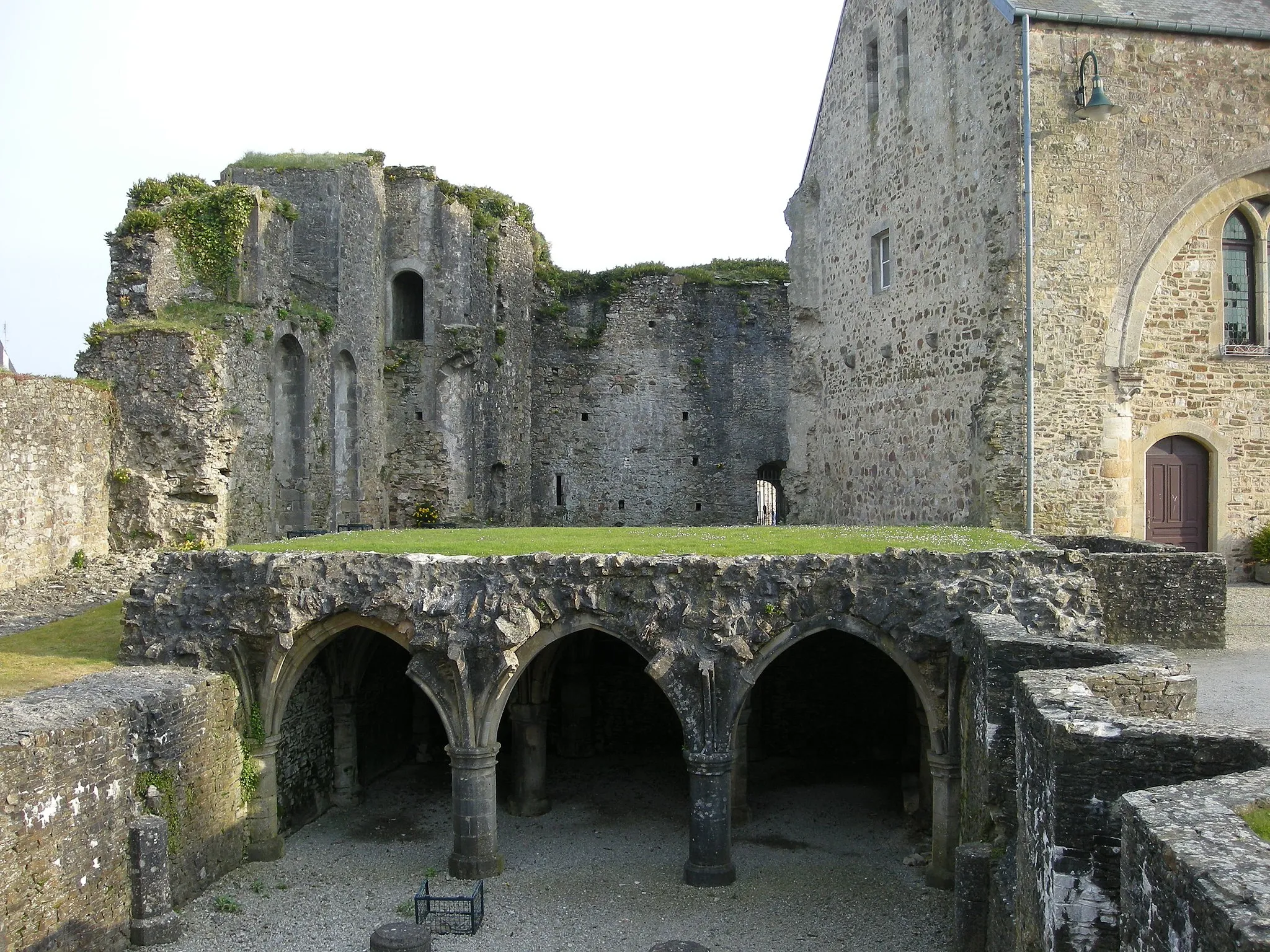 Photo showing: Vestiges du Vieux Château de Bricquebec (Manche, Normandie, France)