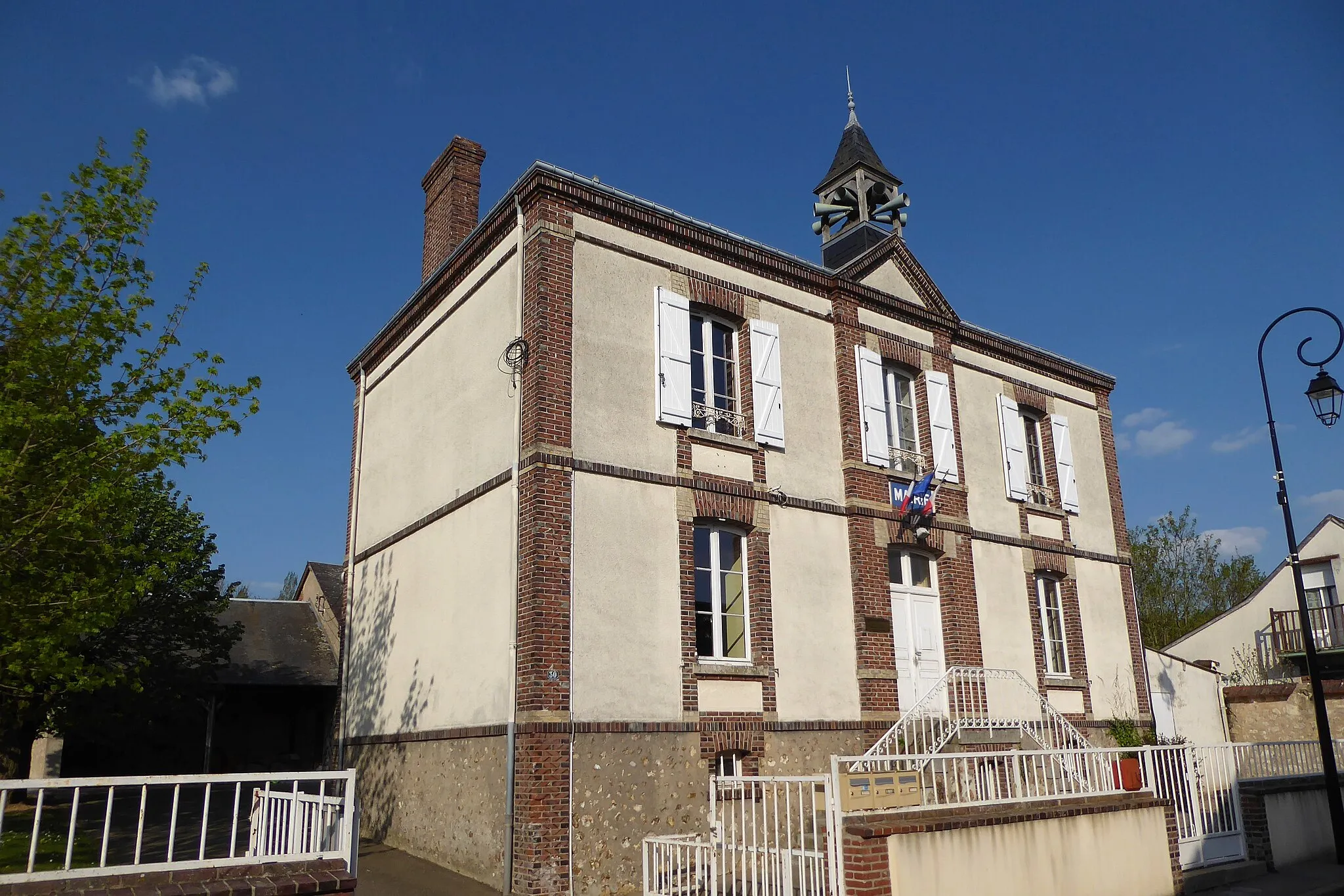 Photo showing: mairie de Beaumont-les-Autels, Eure-et-Loir, France.