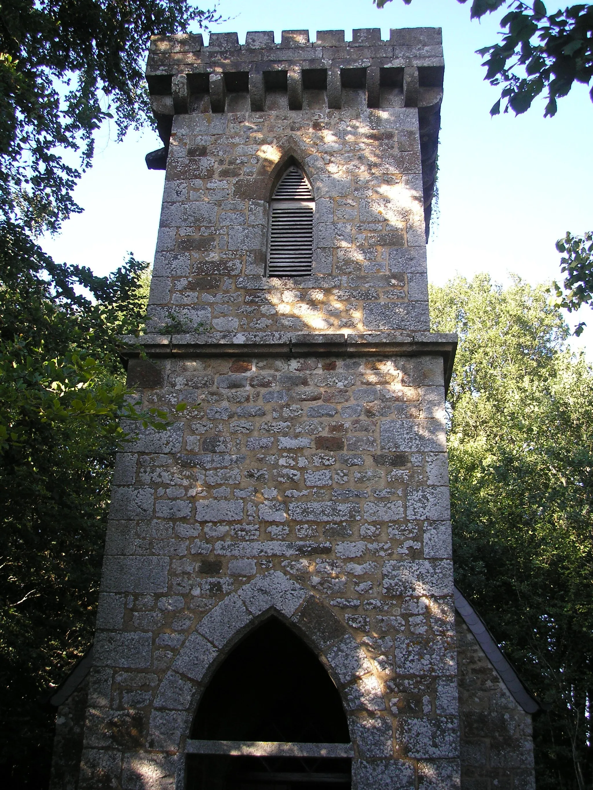 Photo showing: Bréel (Normandie, France). La chapelle du Blanc Rocher.