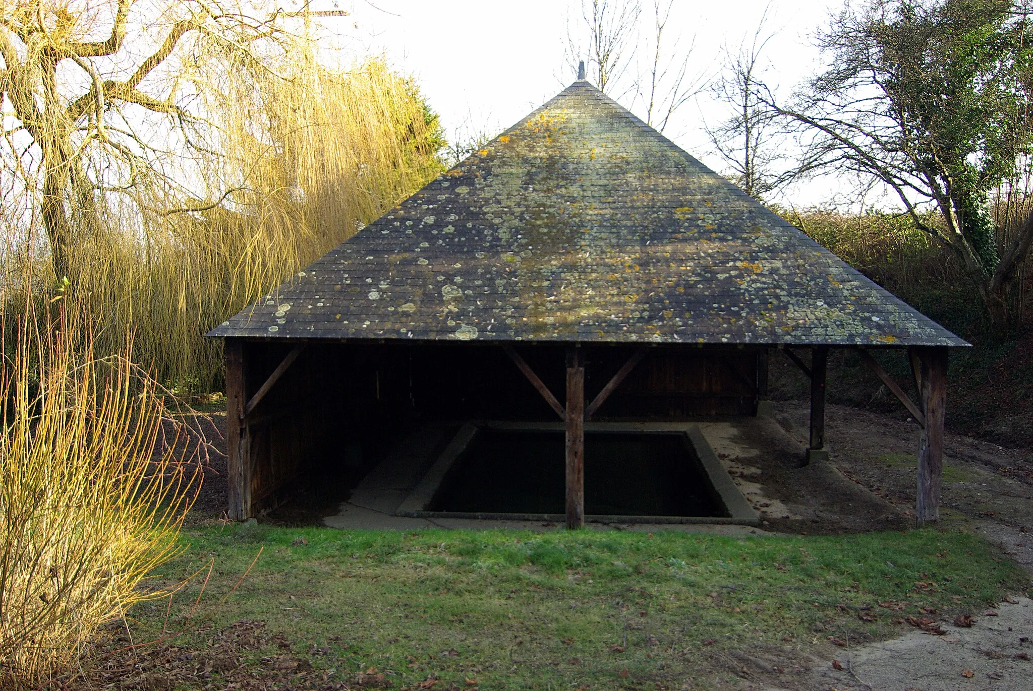 Photo showing: Wash house in Bazoches-au-Houlme.