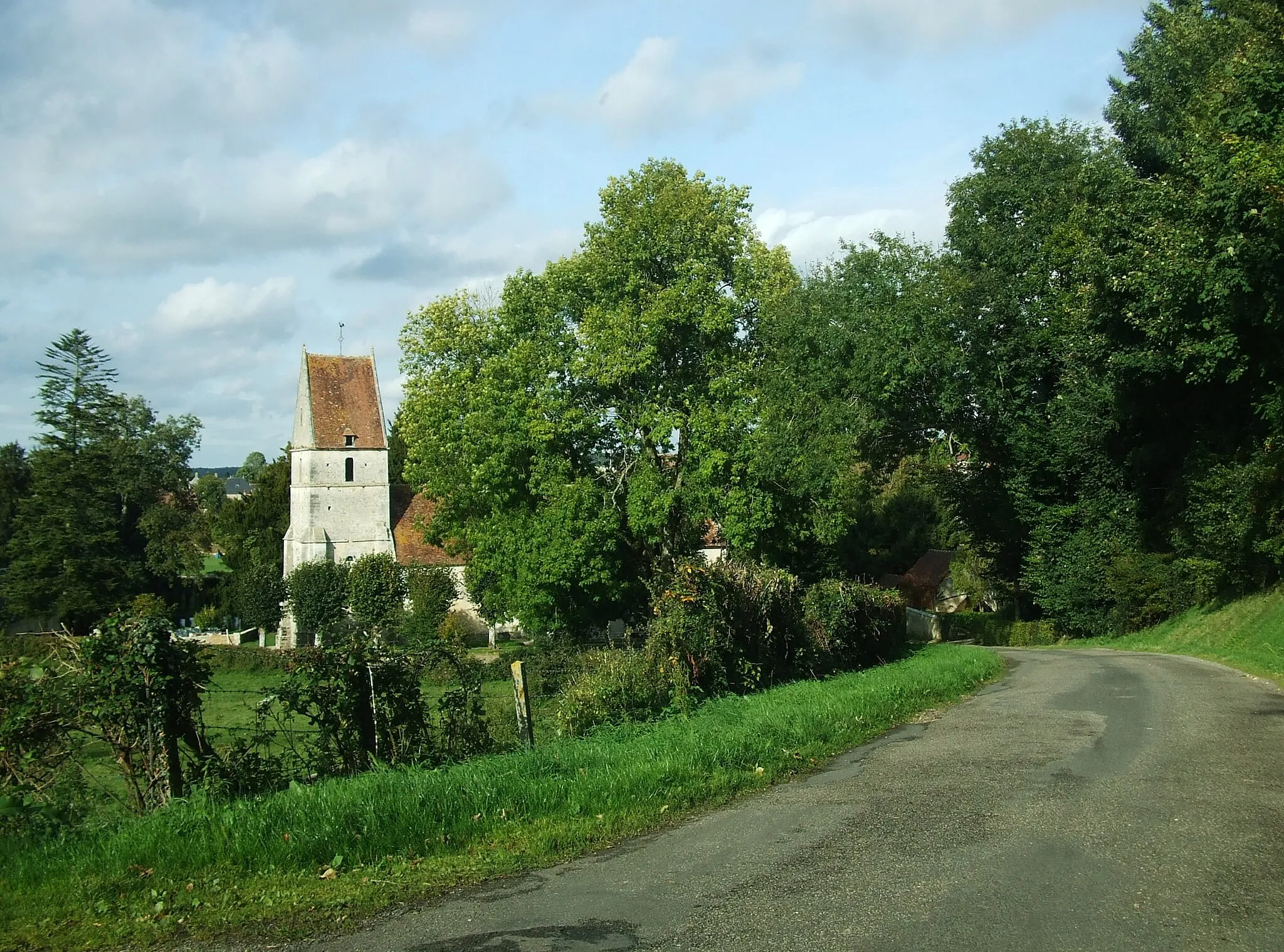 Photo showing: église de Habloville en venant de Giel-Courteilles