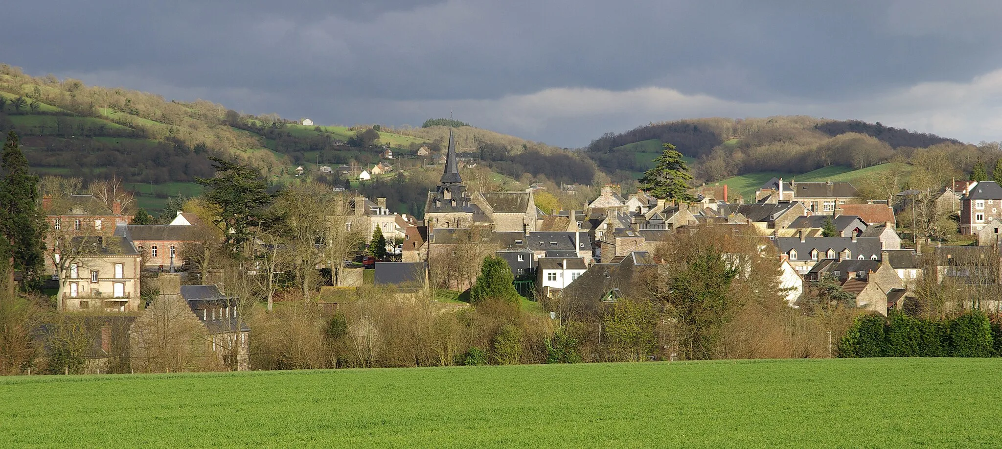 Photo showing: Part of view Clécy village