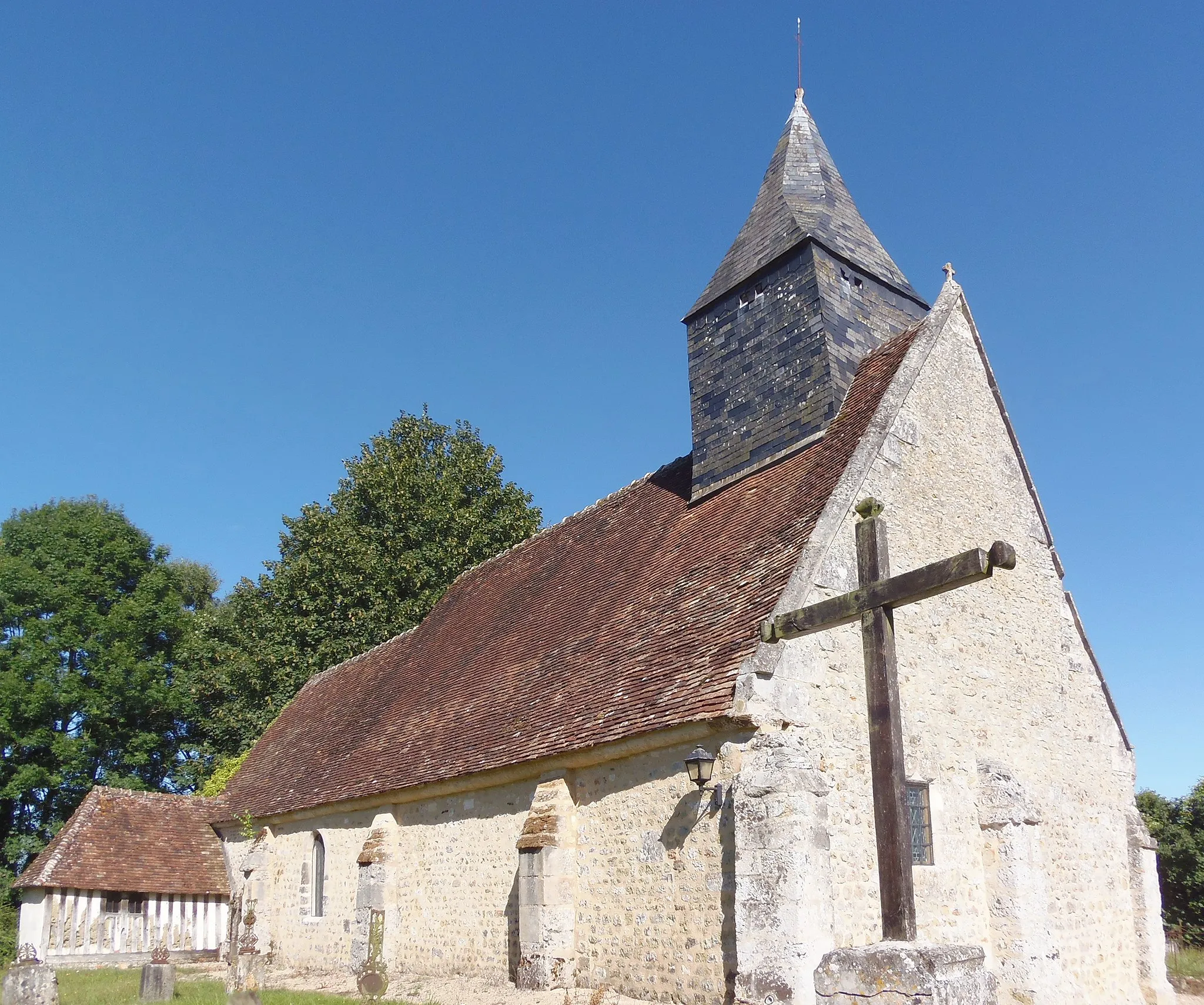 Photo showing: Écorches (Normandie, France). L'église Saint-Saturnin des Lignerits.