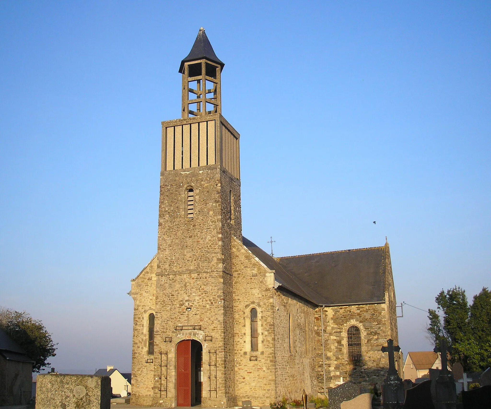 Photo showing: Saint-Jean-de-Daye (Normandie, France). L'église Saint-Jean-Baptiste.