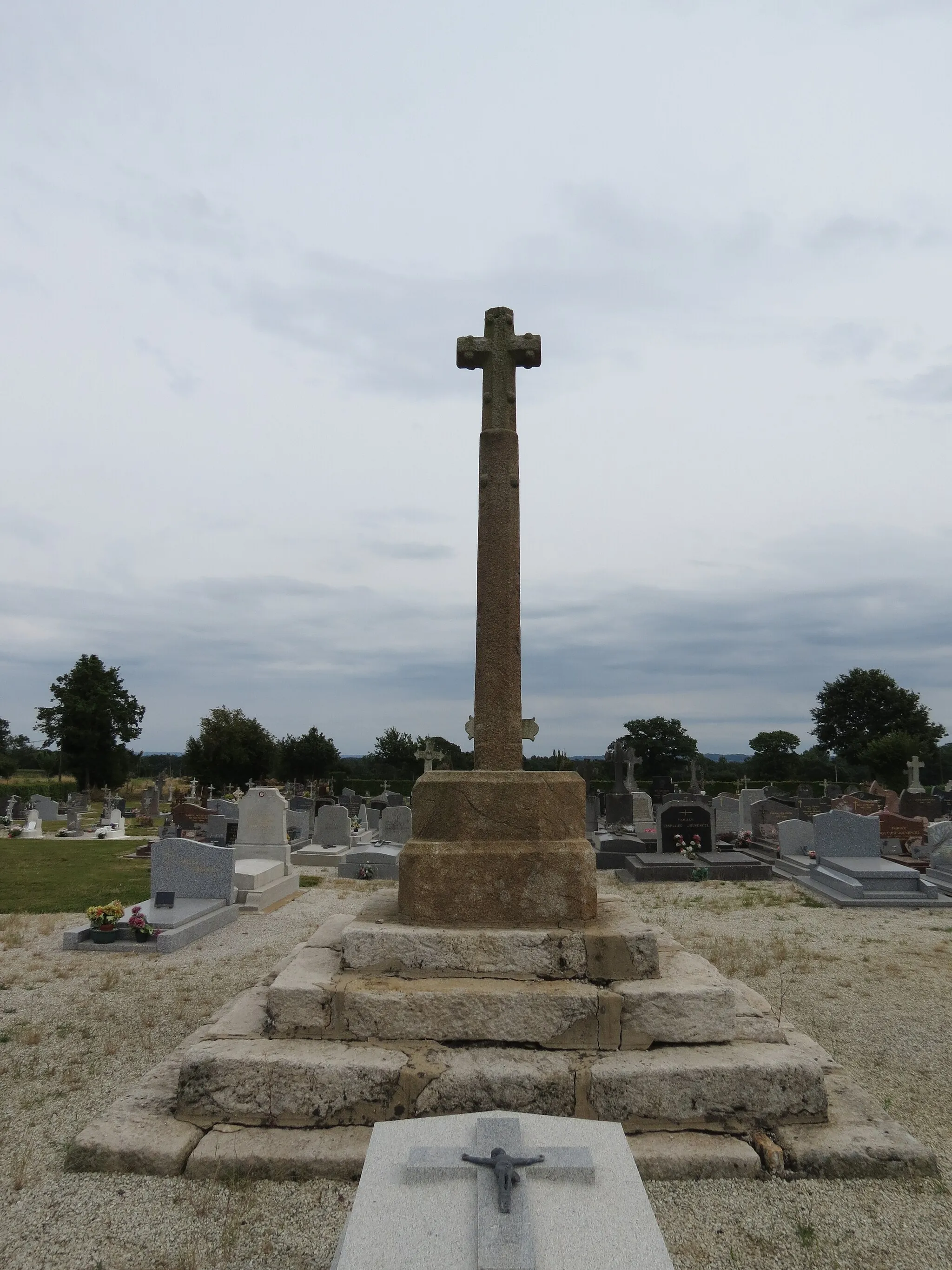 Photo showing: Calvaire dans le cimetière.