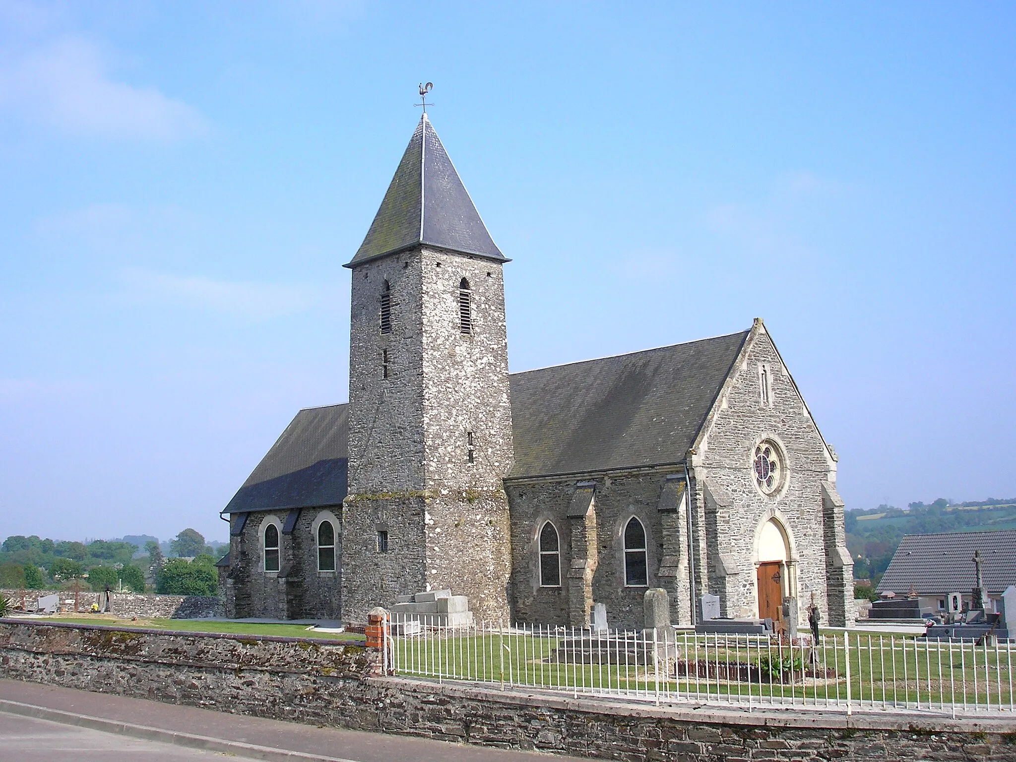 Photo showing: Précorbin (Normandie, France). L'église Saint-Aubin.