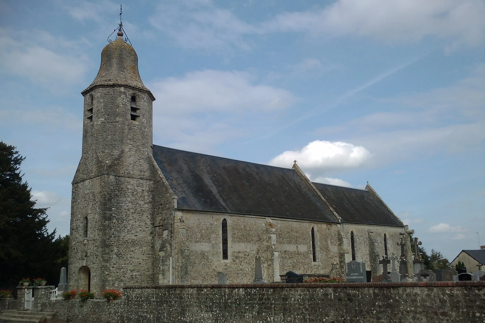 Photo showing: église Saint-Pellerin