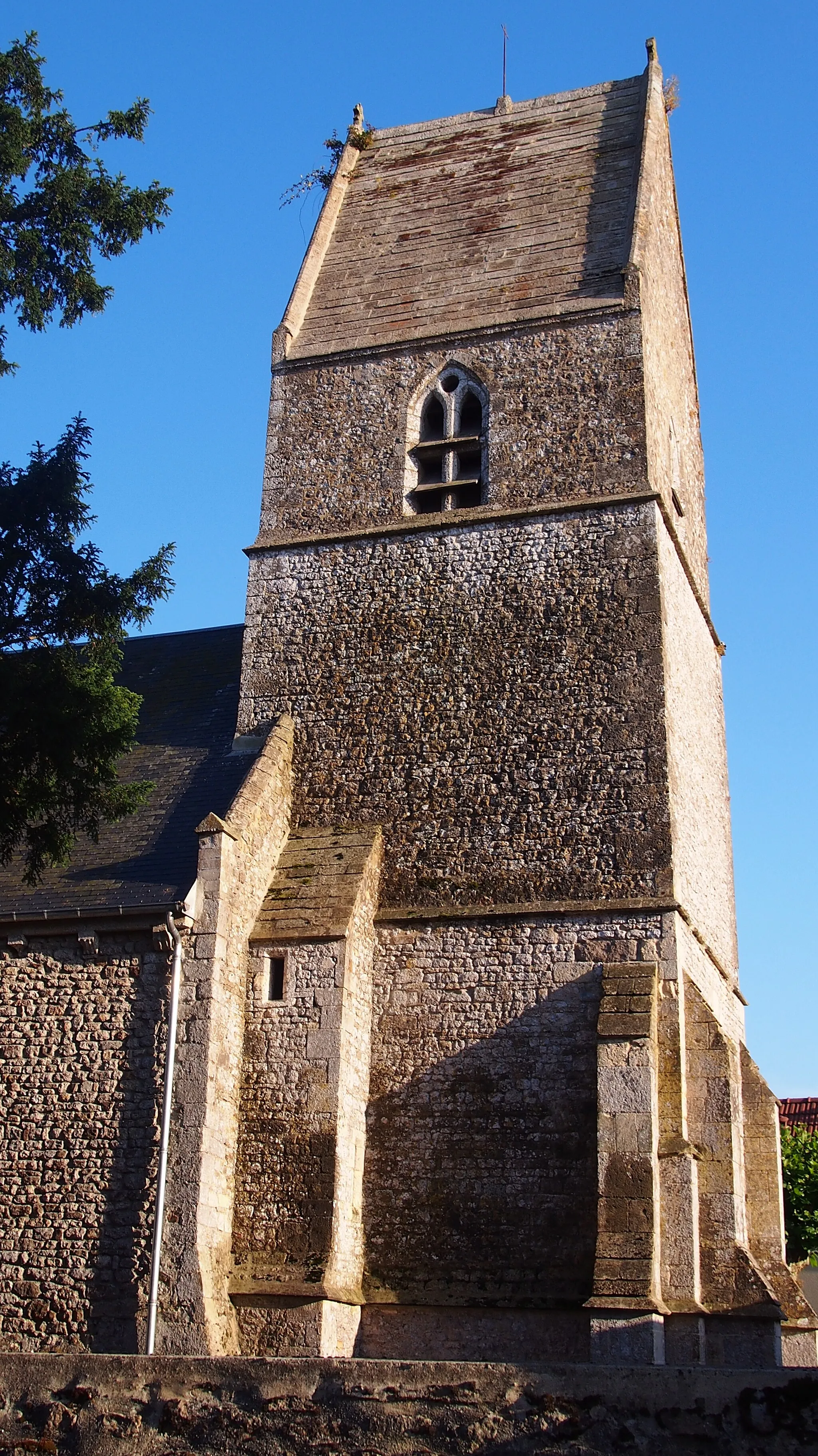 Photo showing: Saint-Hilaire-Petitville (Normandie, France). Le clocher de l'église Saint-Hilaire.