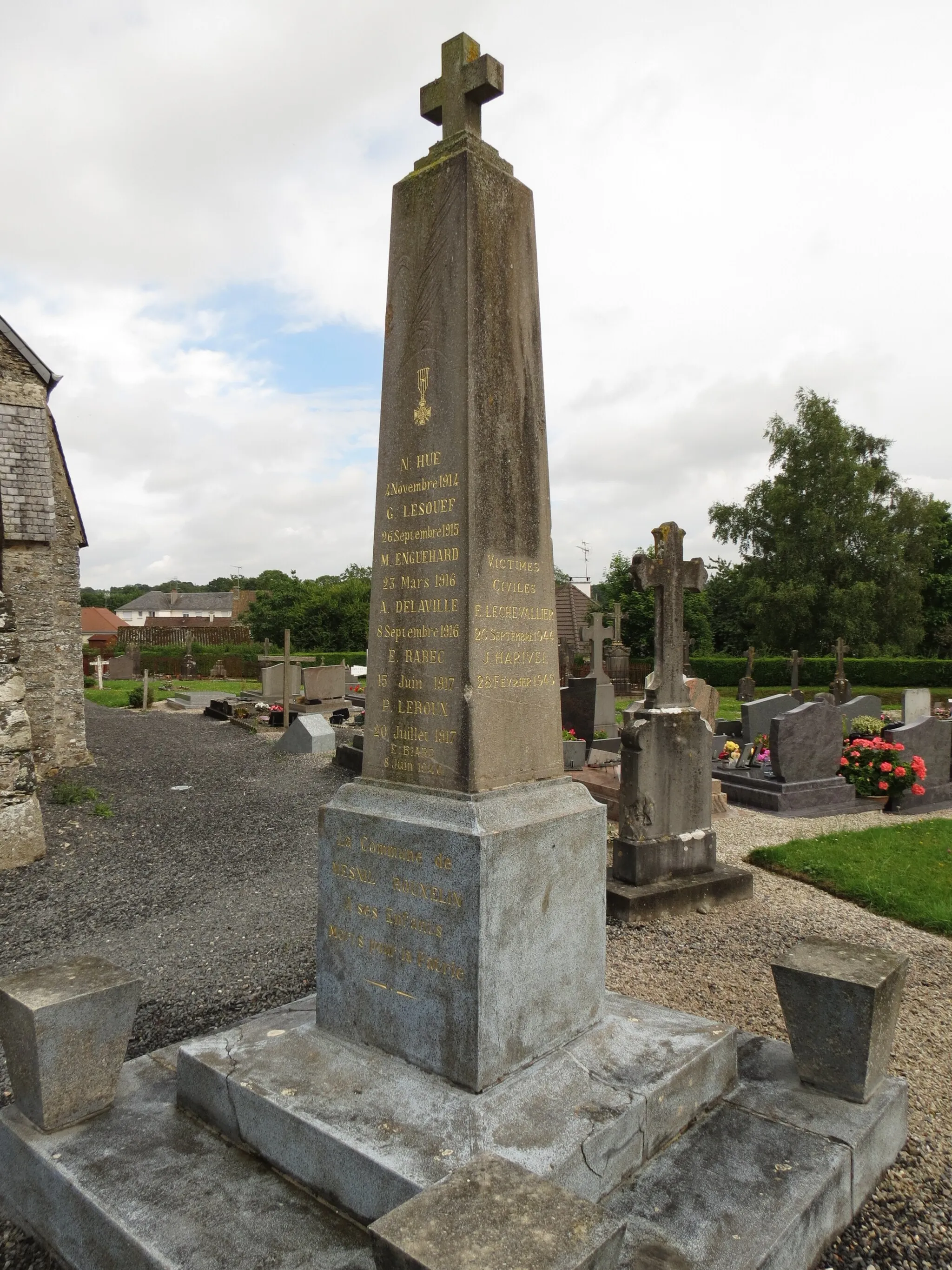 Photo showing: Eglise de Le Mesnil-Rouxelin, monument aux morts.