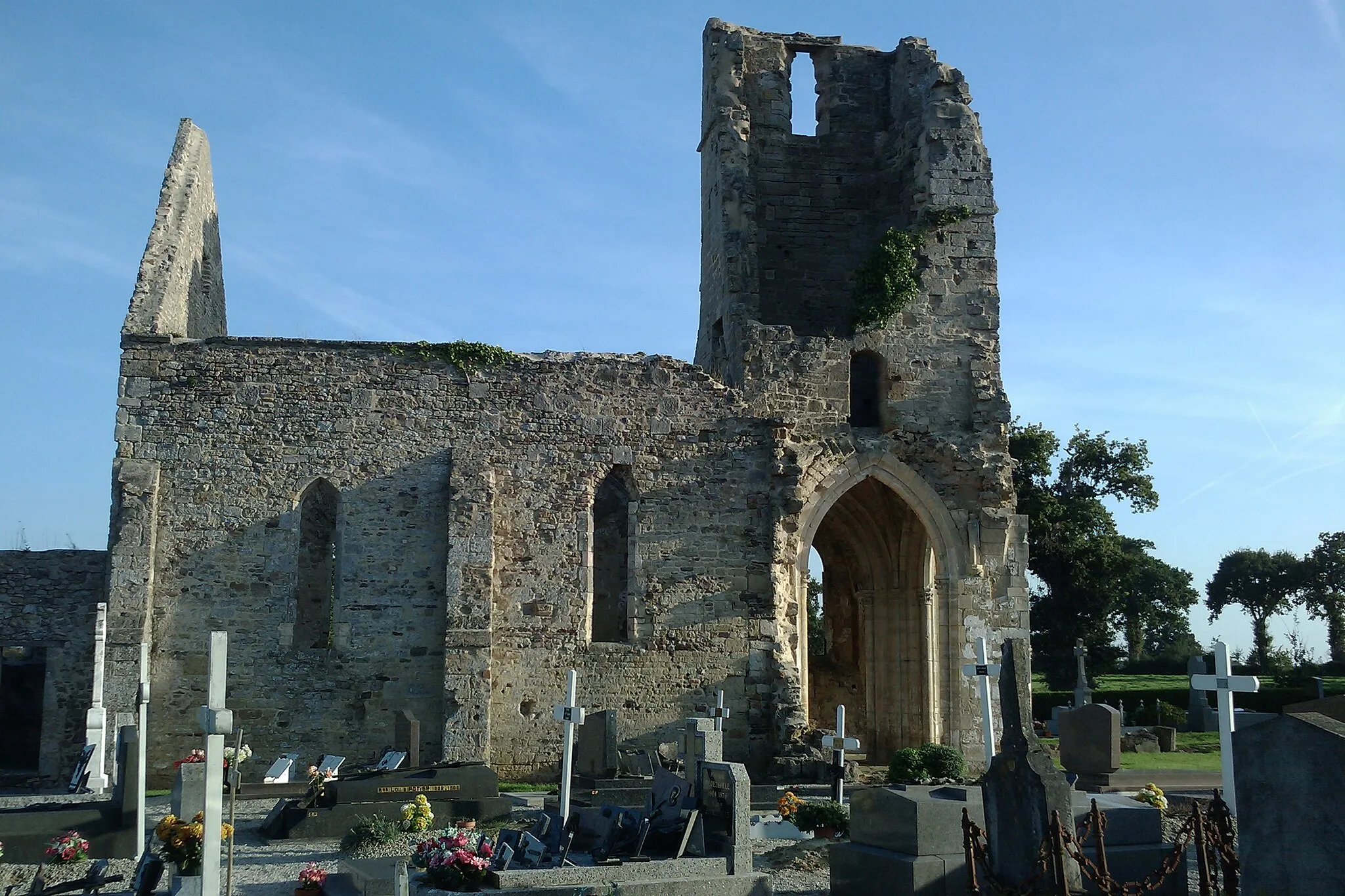 Photo showing: This building is inscrit au titre des monuments historiques de la France. It is indexed in the base Mérimée, a database of architectural heritage maintained by the French Ministry of Culture, under the reference PA00110324 .