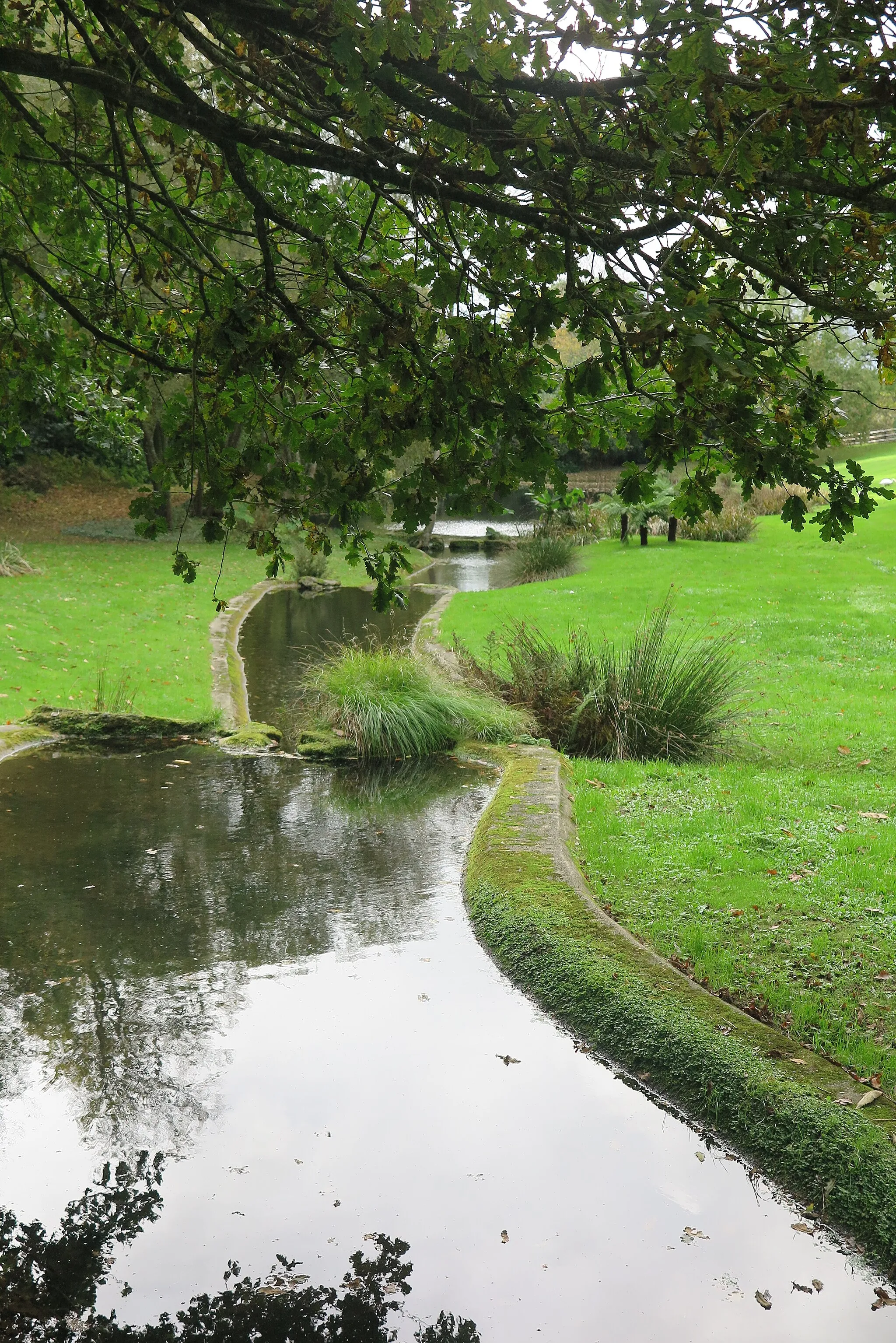 Photo showing: Rivière dans le parc du château de Chantore