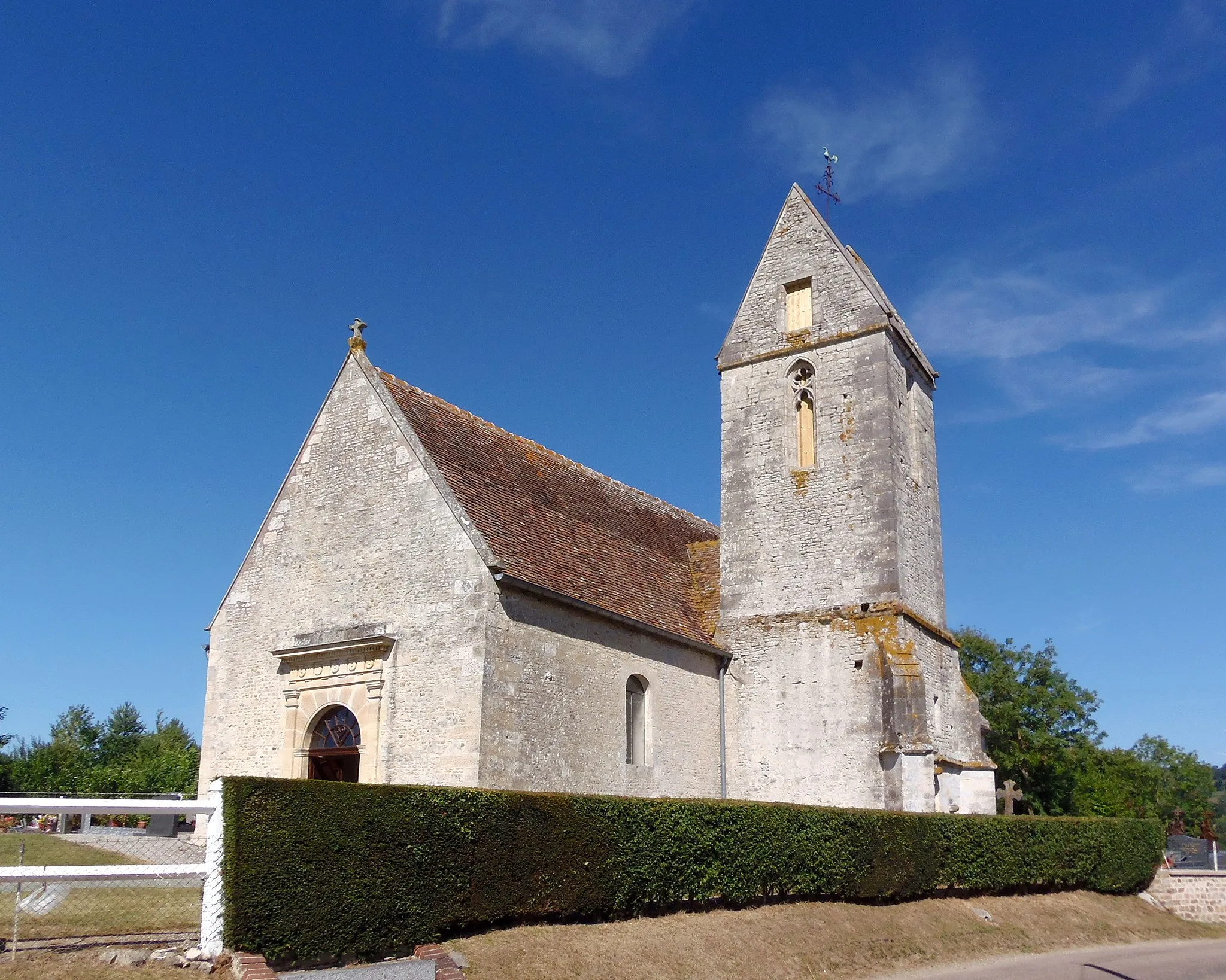 Photo showing: Montreuil-la-Cambe (Normandie, France). L'église Saint-Aubin de Montreuil.