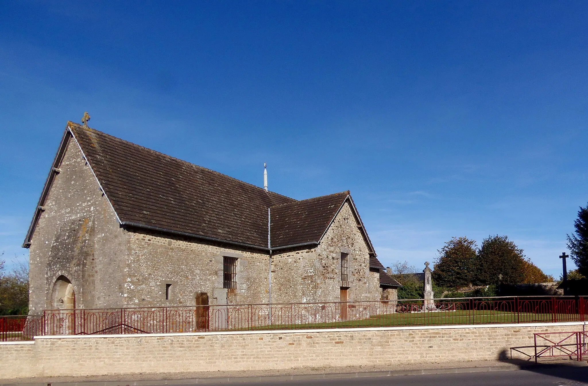 Photo showing: Saint-André-de-Messei (Normandie, France). L'église Saint-André.