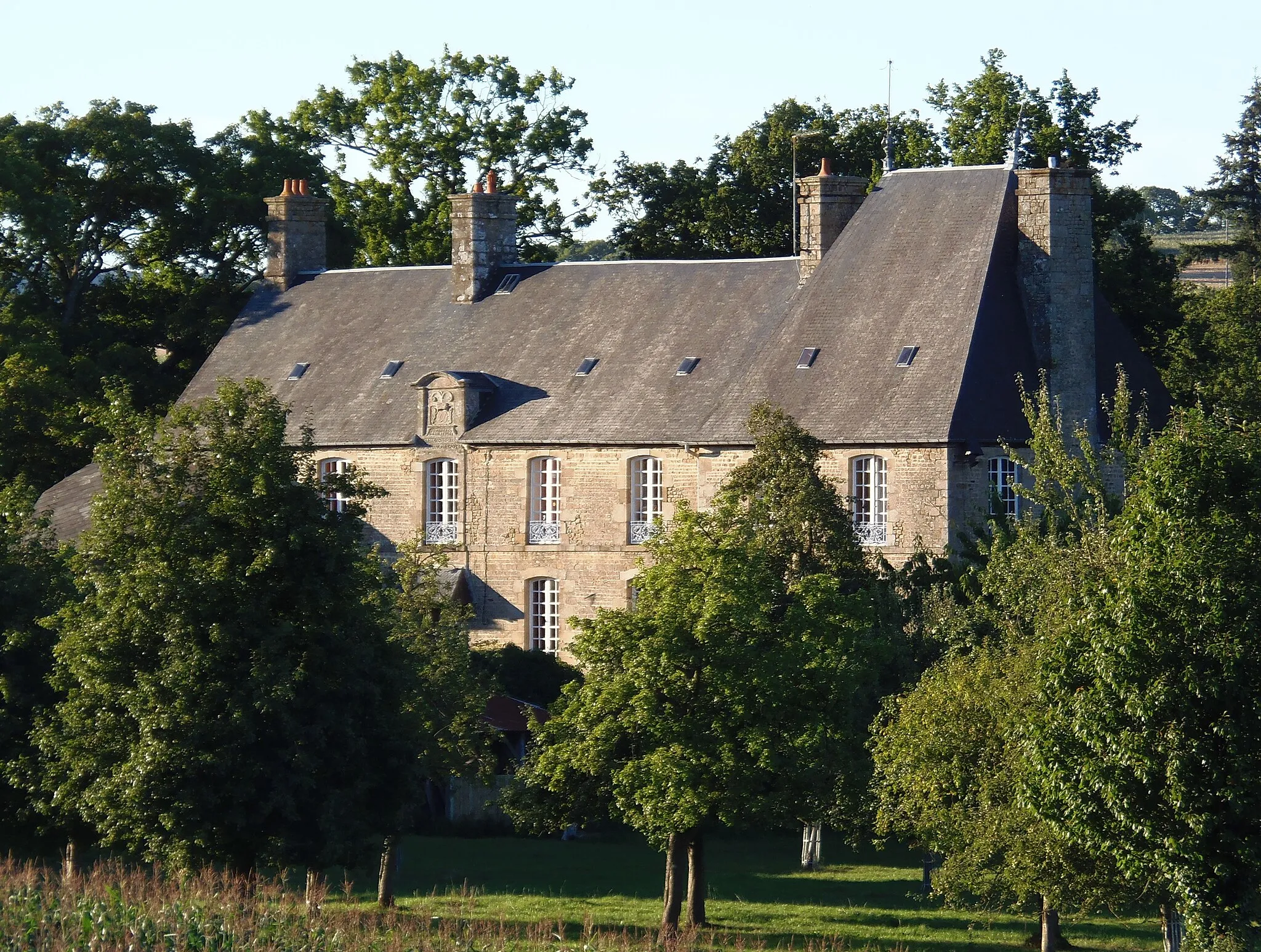 Photo showing: Saint-Cyr-du-Bailleul (Normandie, France). Le château de la Motte.