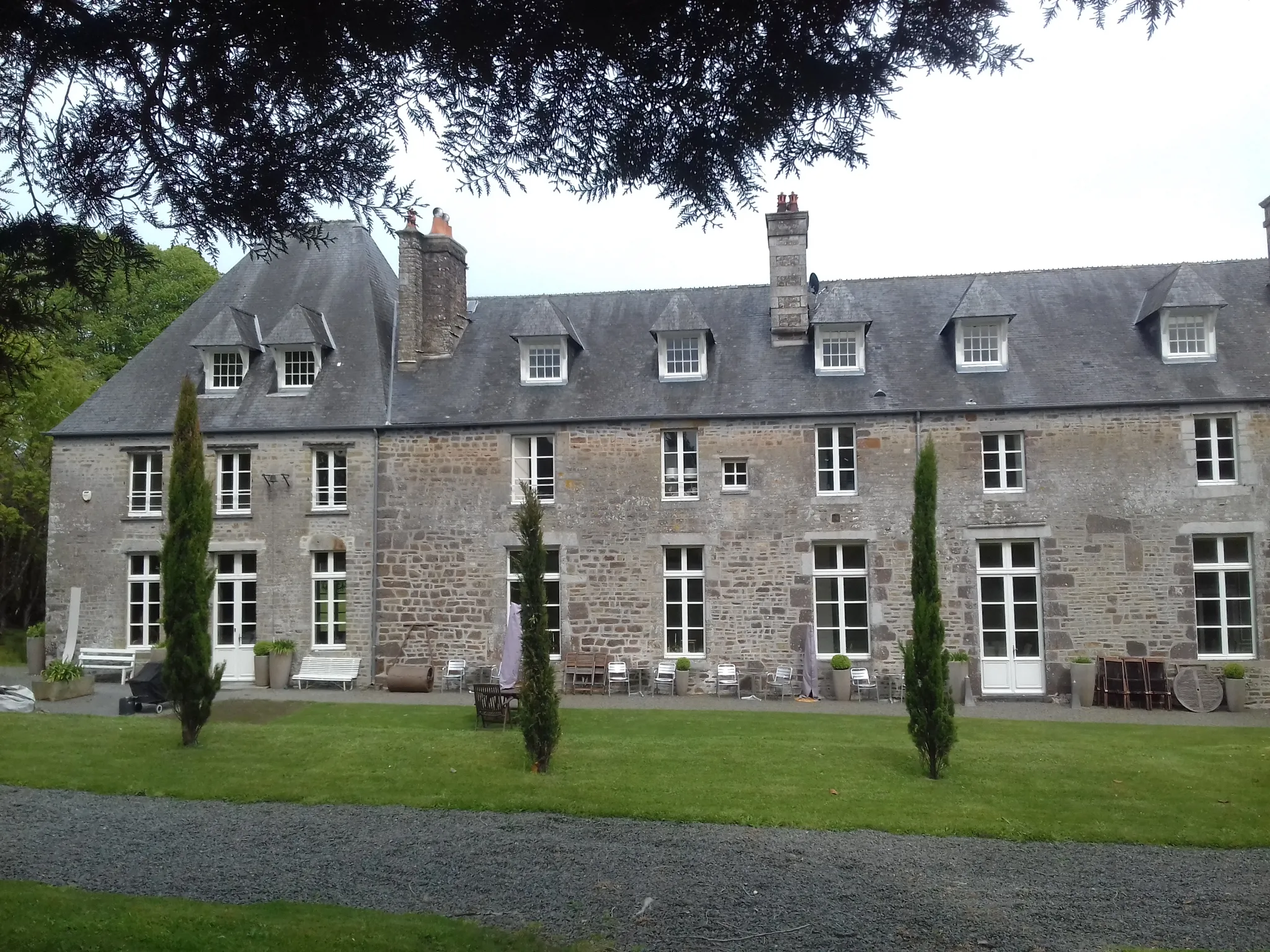 Photo showing: Façade sud du château de l'Angotière, Manche.