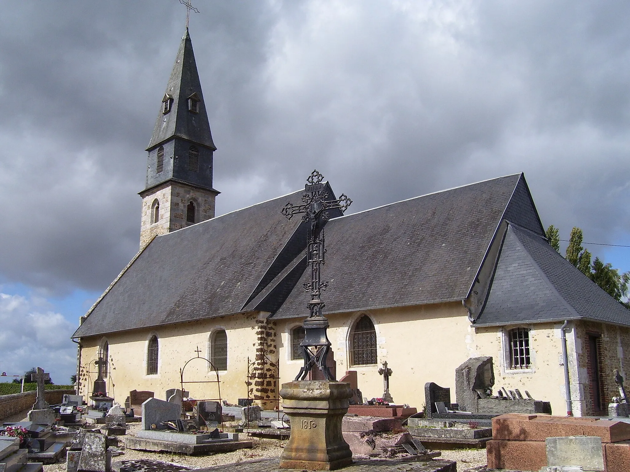 Photo showing: Church Saint-Pierre in Valailles, in the Eure department in Haute-Normandie in northern France. Nave built in the 11th century.