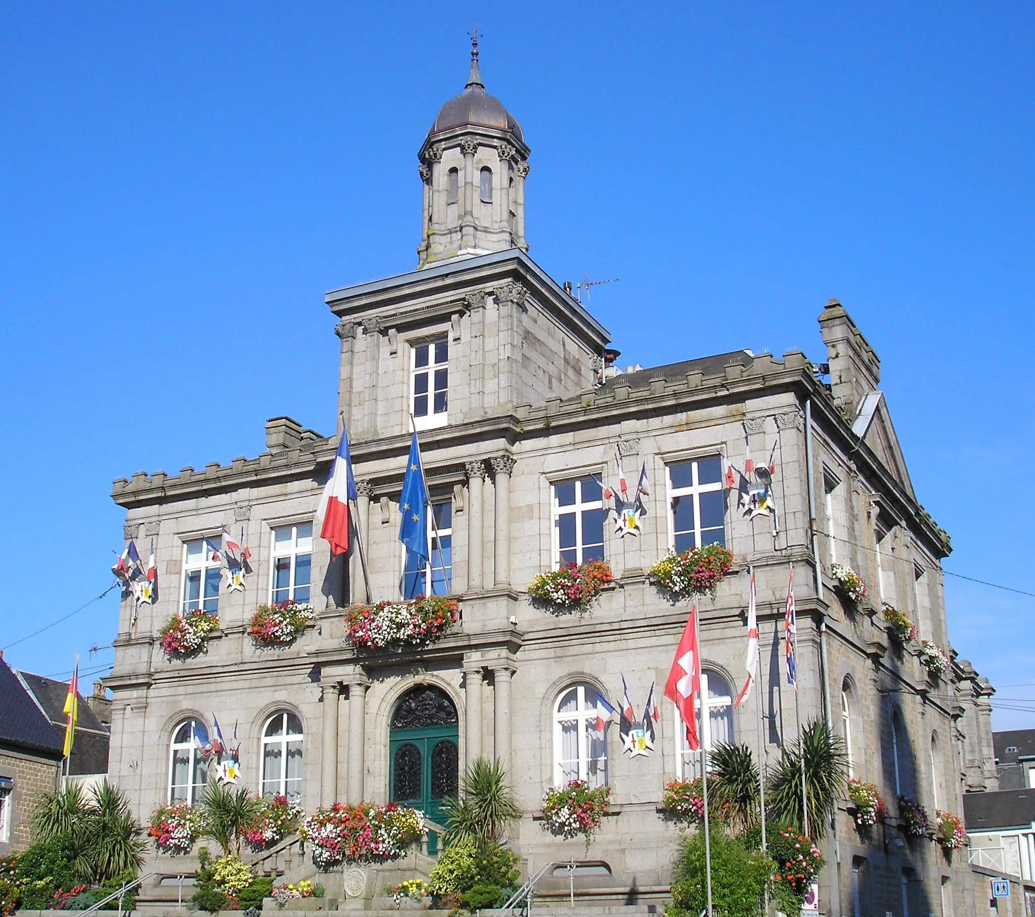 Photo showing: Hôtel de ville de Villedieu-les-Poêles (Normandie, France).
