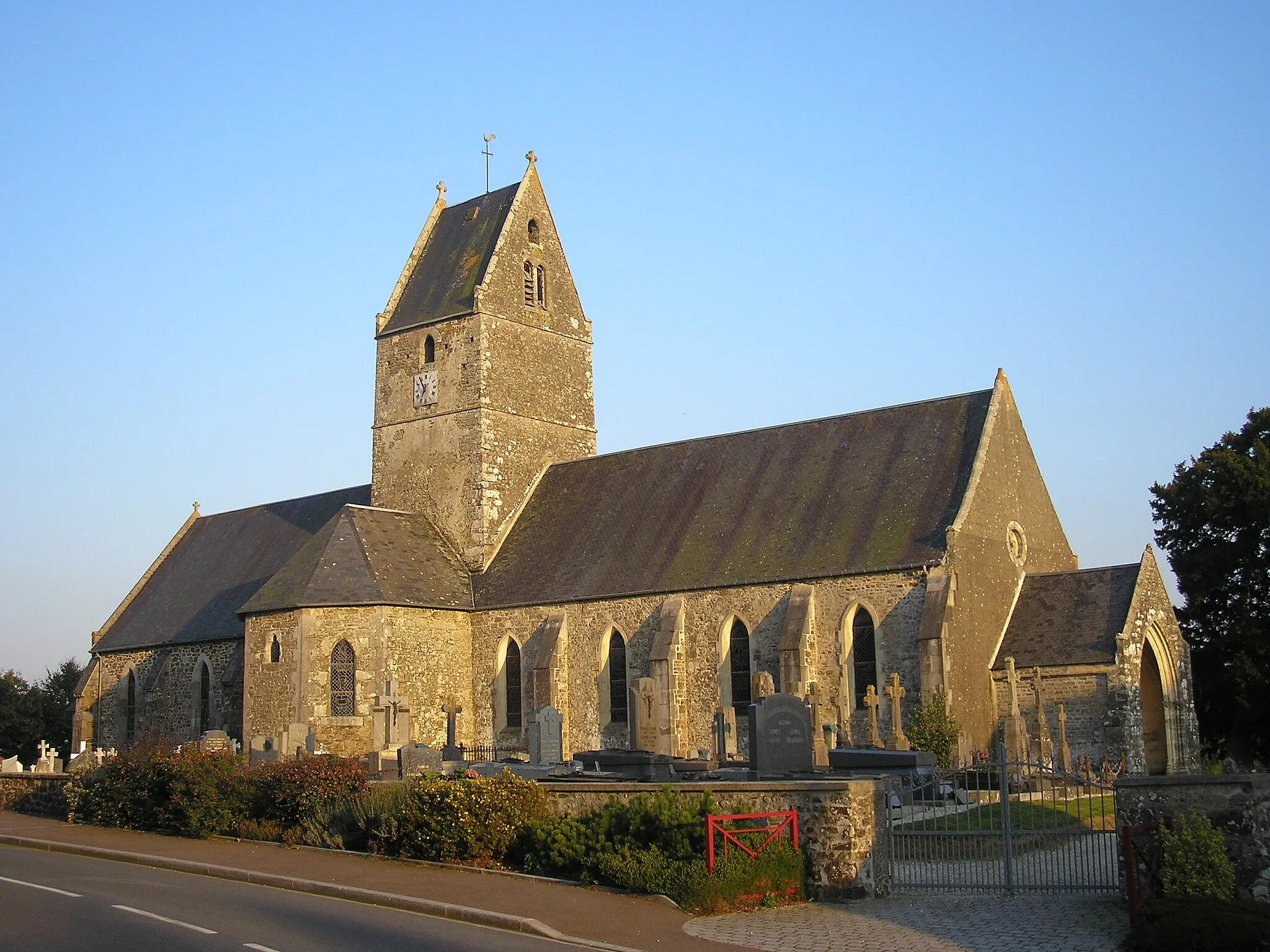 Photo showing: Soulles (Normandie, France). L'église Saint-Martin.
