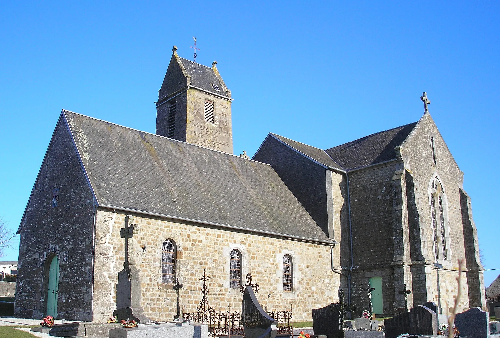 Photo showing: Perriers-en-Beauficel (Normandie, France). L'église.