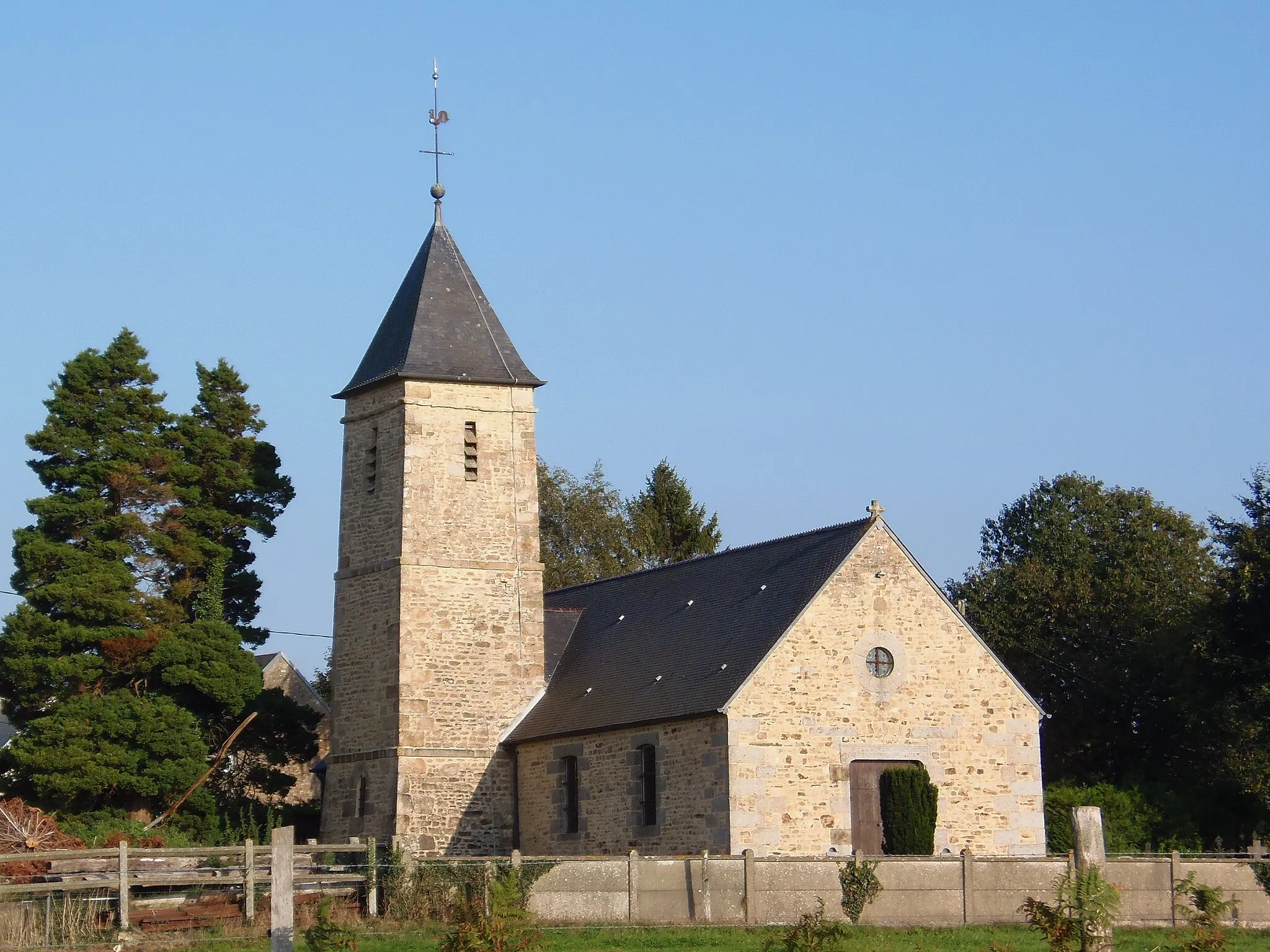 Photo showing: Le Tanu (Normandie, France). L'église Saint-Jean-Baptiste de Noirpalu.